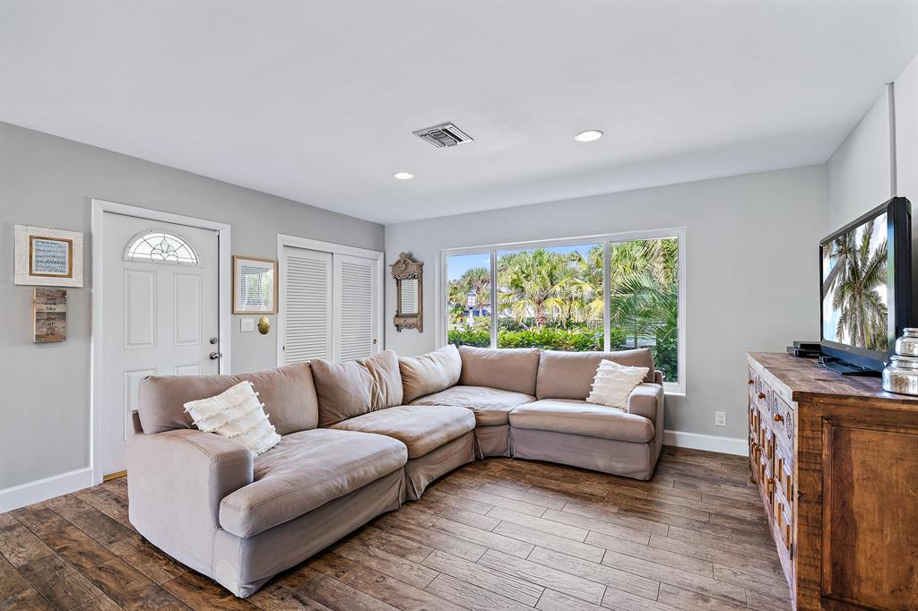 TEQUESTA IN PB 25 PGS 7 TO 15 INC - Residential