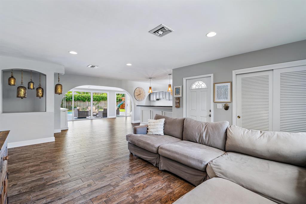 TEQUESTA IN PB 25 PGS 7 TO 15 INC - Residential