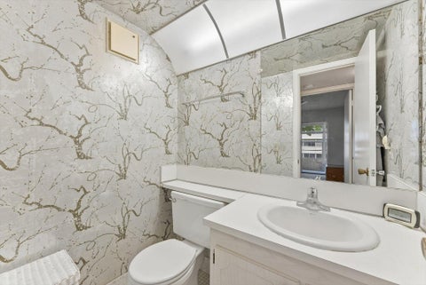 Tiny photo for 256 MARKHAM L, Deerfield Beach, FL 33442 (MLS # B26085300)
