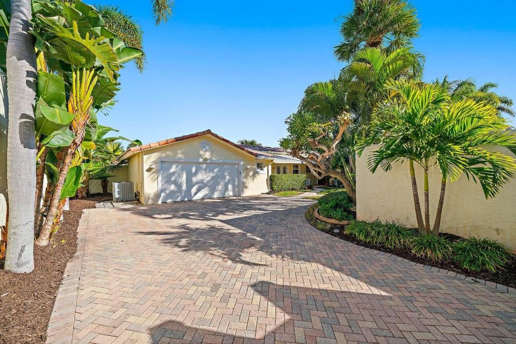 Photo of 110 E Spearfish Lane, Jupiter, FL 33477 (MLS # R11152049)