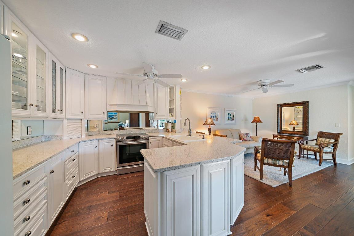 OCEAN WALK PLACE - Residential