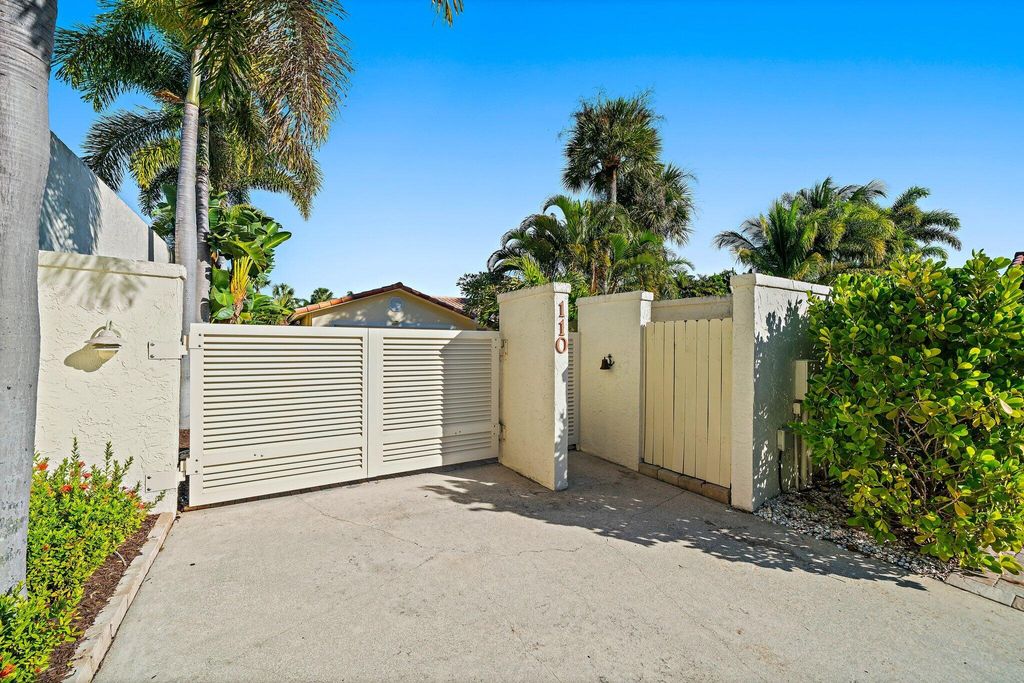 Photo of 110 E Spearfish Lane, Jupiter, FL 33477 (MLS # R11152049)