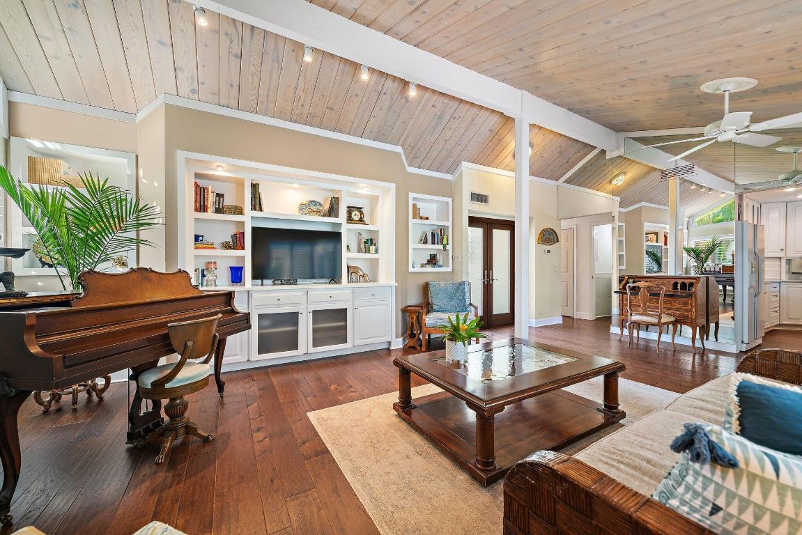 OCEAN WALK PLACE - Residential