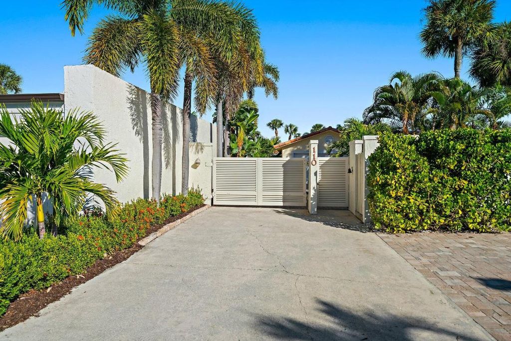 Photo of 110 E Spearfish Lane, Jupiter, FL 33477 (MLS # R11152049)