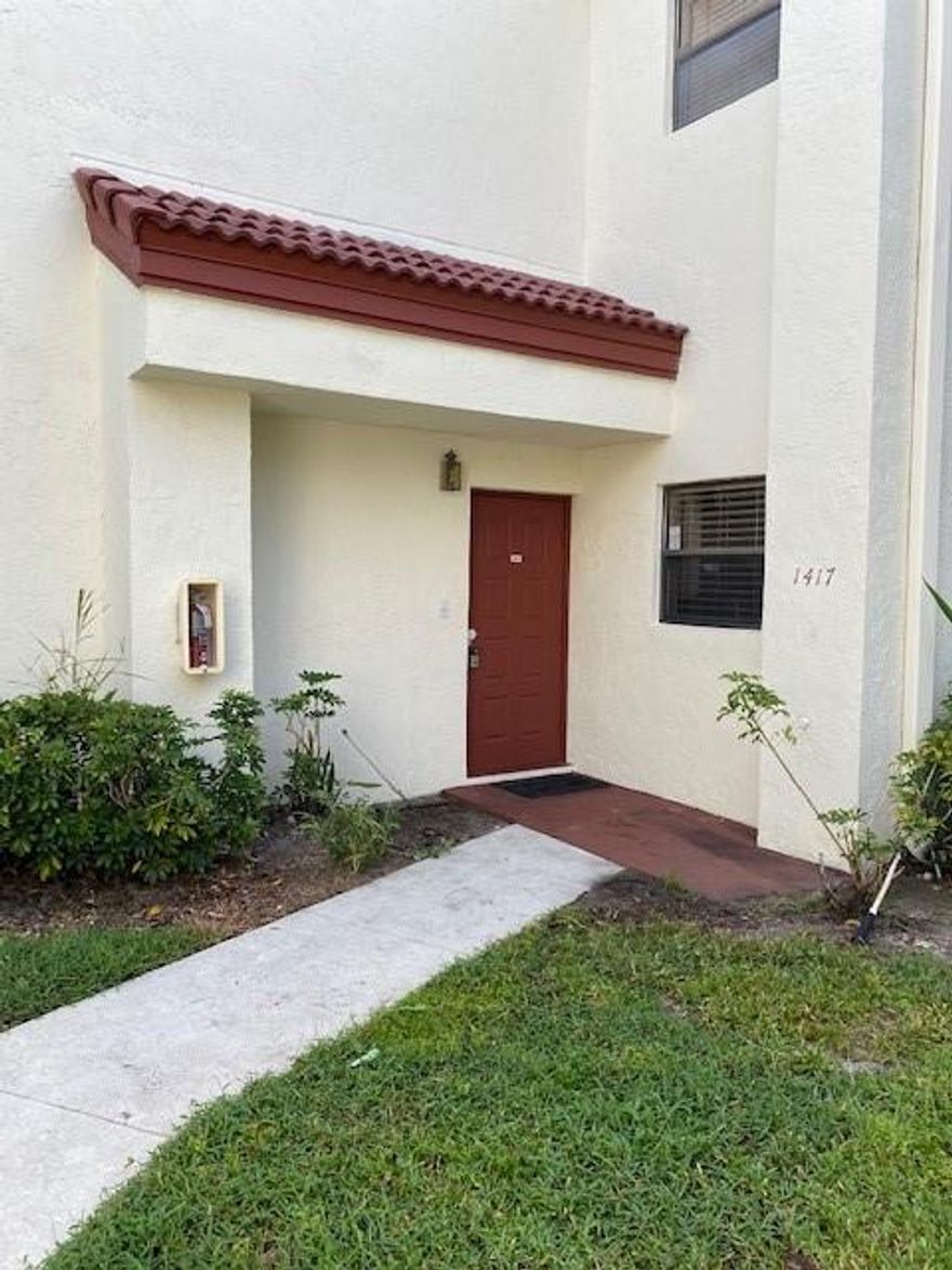 First floor corner unit located in a great community. Beautiful 1 Bed 1. 5 Bath. Wood floors and tiles in the kitchen.