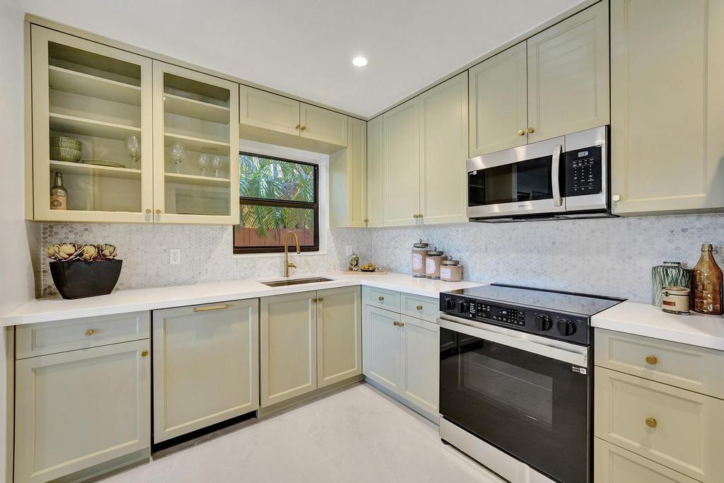 HOLLYWOOD - Residential