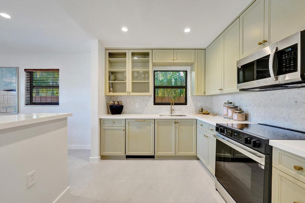 HOLLYWOOD - Residential