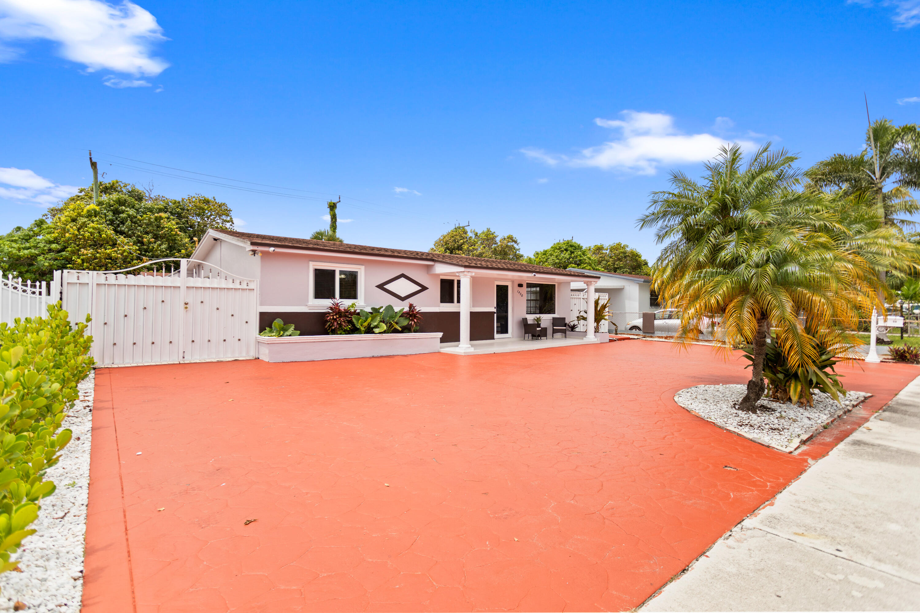 1450 W 37th Street