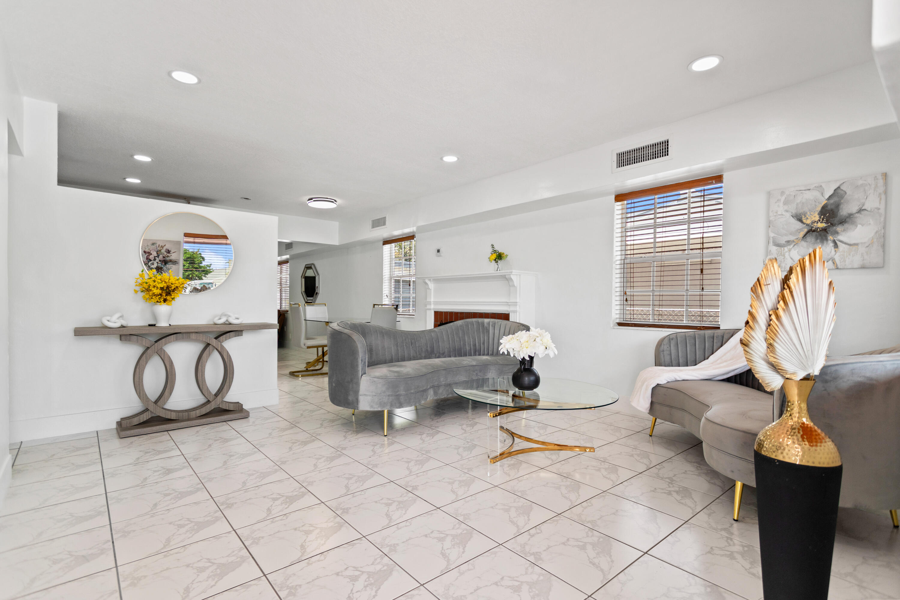 1450 W 37th Street