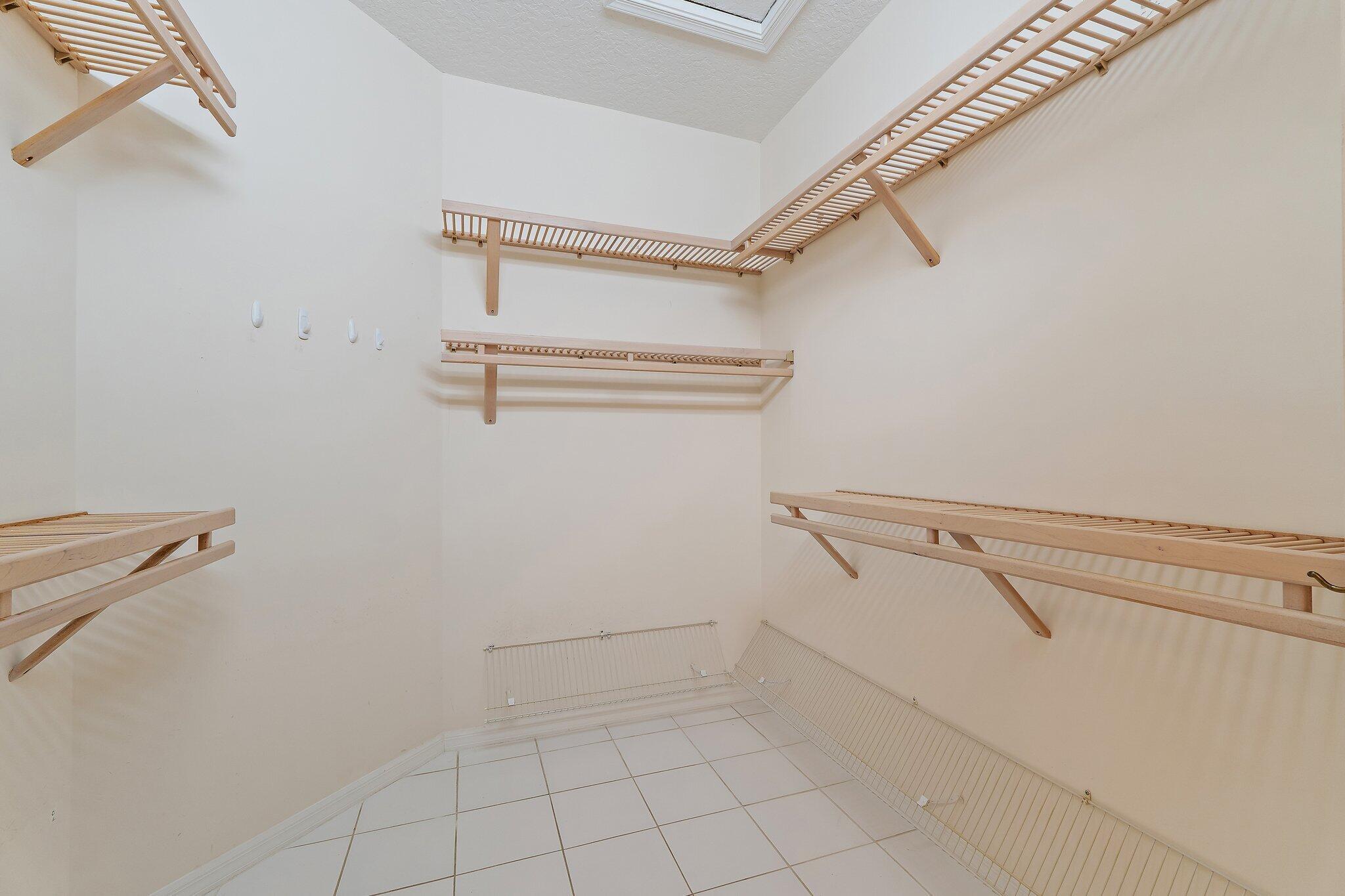 BRIDGEGATE NORTH AT JONAT - Residential