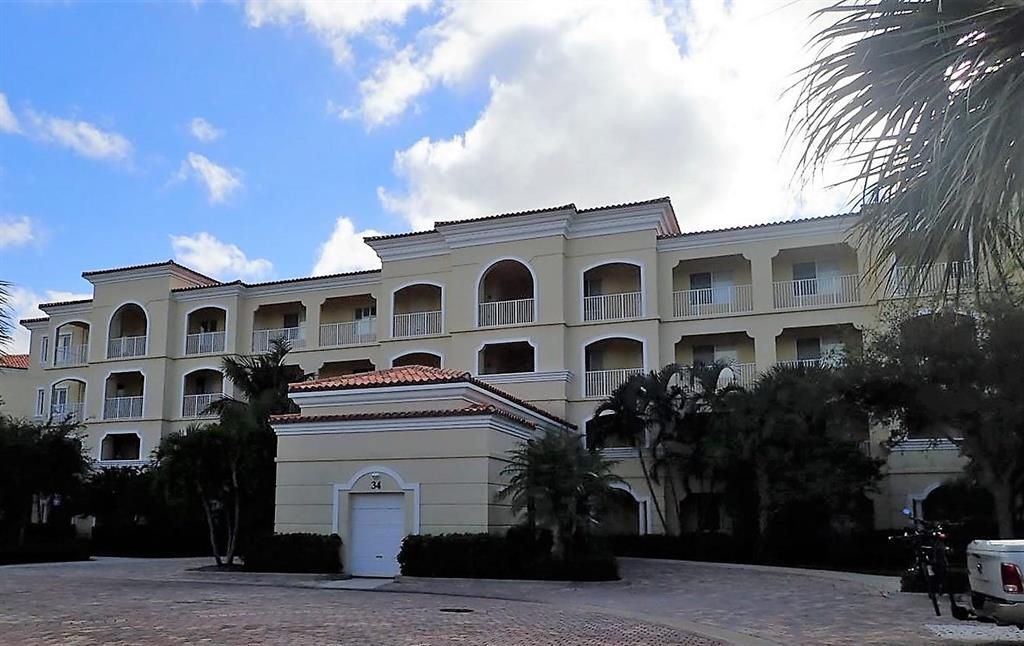 Photo of 34 Harbour Isle Drive W #105, Fort Pierce, FL 34949 (MLS # R10707856)