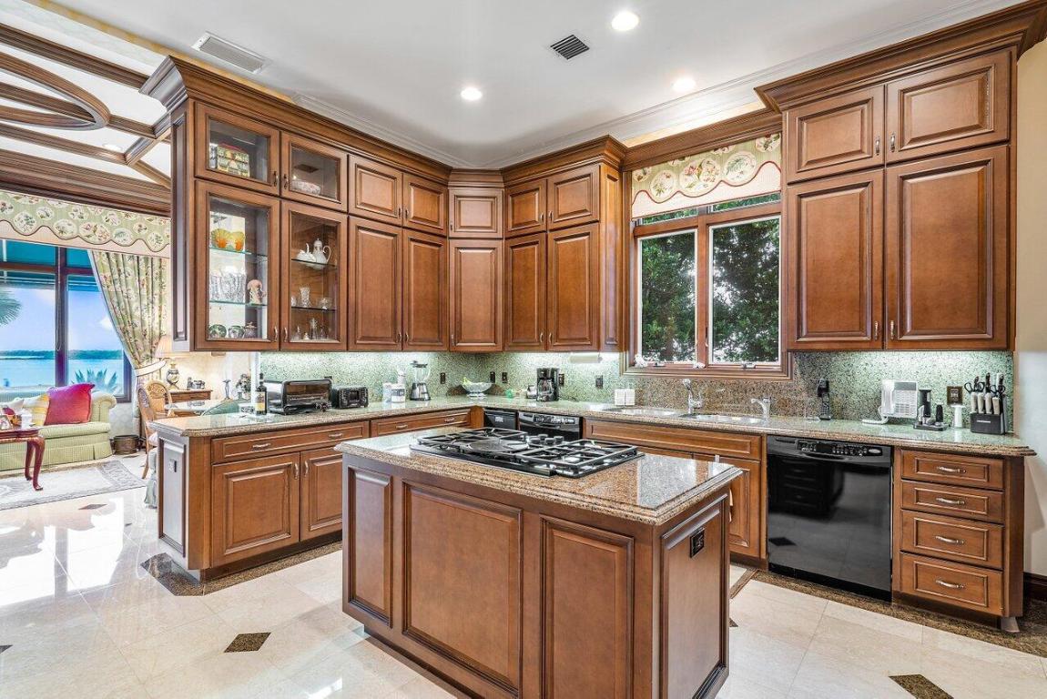 SAILFISH POINT - Residential