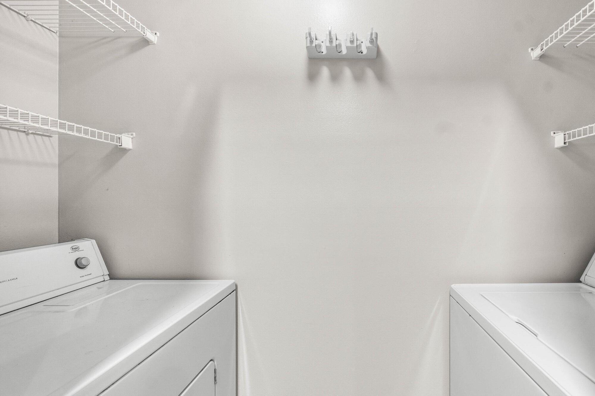 HYPOLUXOS MARINERS CAY CONDO - Residential Lease