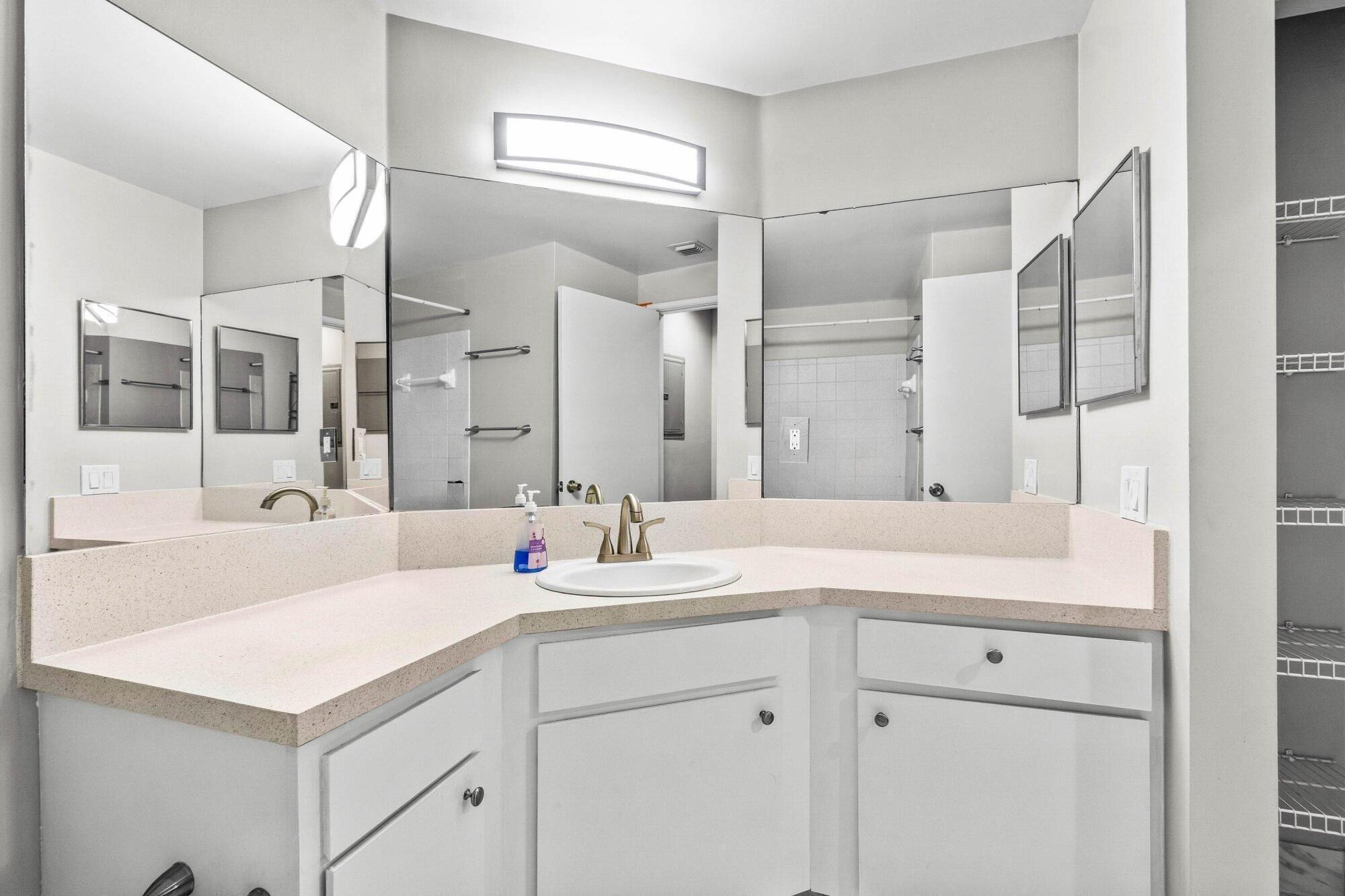 HYPOLUXOS MARINERS CAY CONDO - Residential Lease