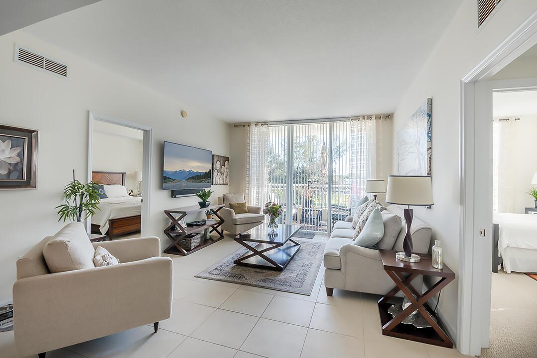 Cozy, furnished 2 bedroom condo in the heart of Downtown West Palm! One block from Rosemary Square restaurants, shopping, movie theater and night-life. 3 blocks from the intracoastal and 5 minutes from the beach. Tandem parking for 2 cars in attached building garage. City Palms condominium offers a beautiful pool and jacuzzi, along with a sauna room and a fully equipped gym. Available annually at $3500/month. Short term/seasonal rates are negotiable. Available now. Potential to rent unfurnished.