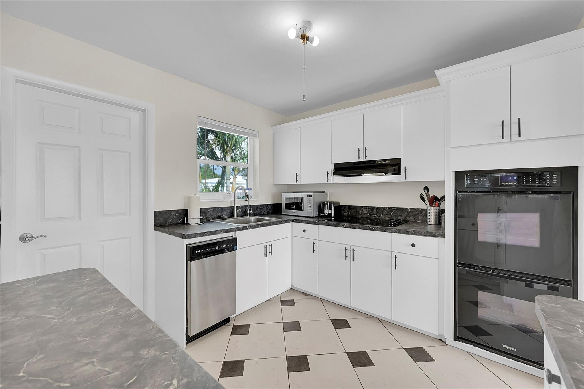 FLORESTA ESTATES - Residential