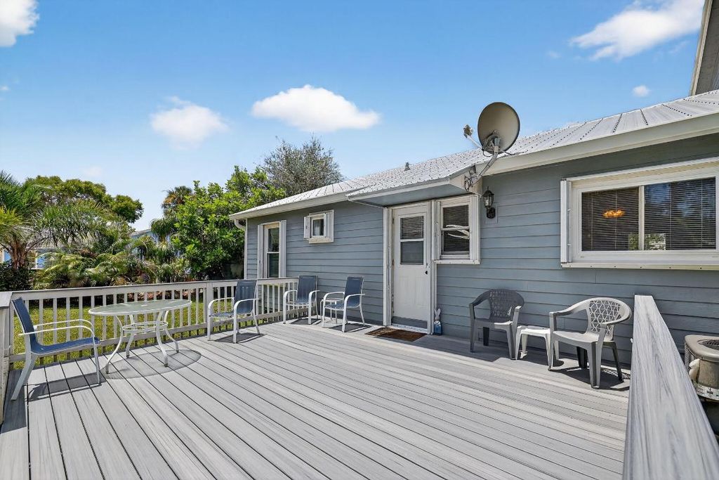 Photo of 529 SE Madison Avenue, Stuart, FL 34996 (MLS # R11113569)