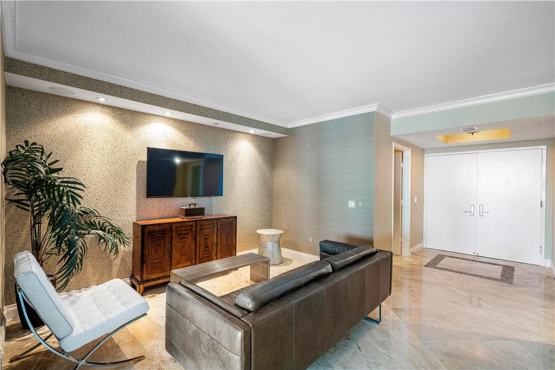 LAS OLAS BEACH CLUB - Residential