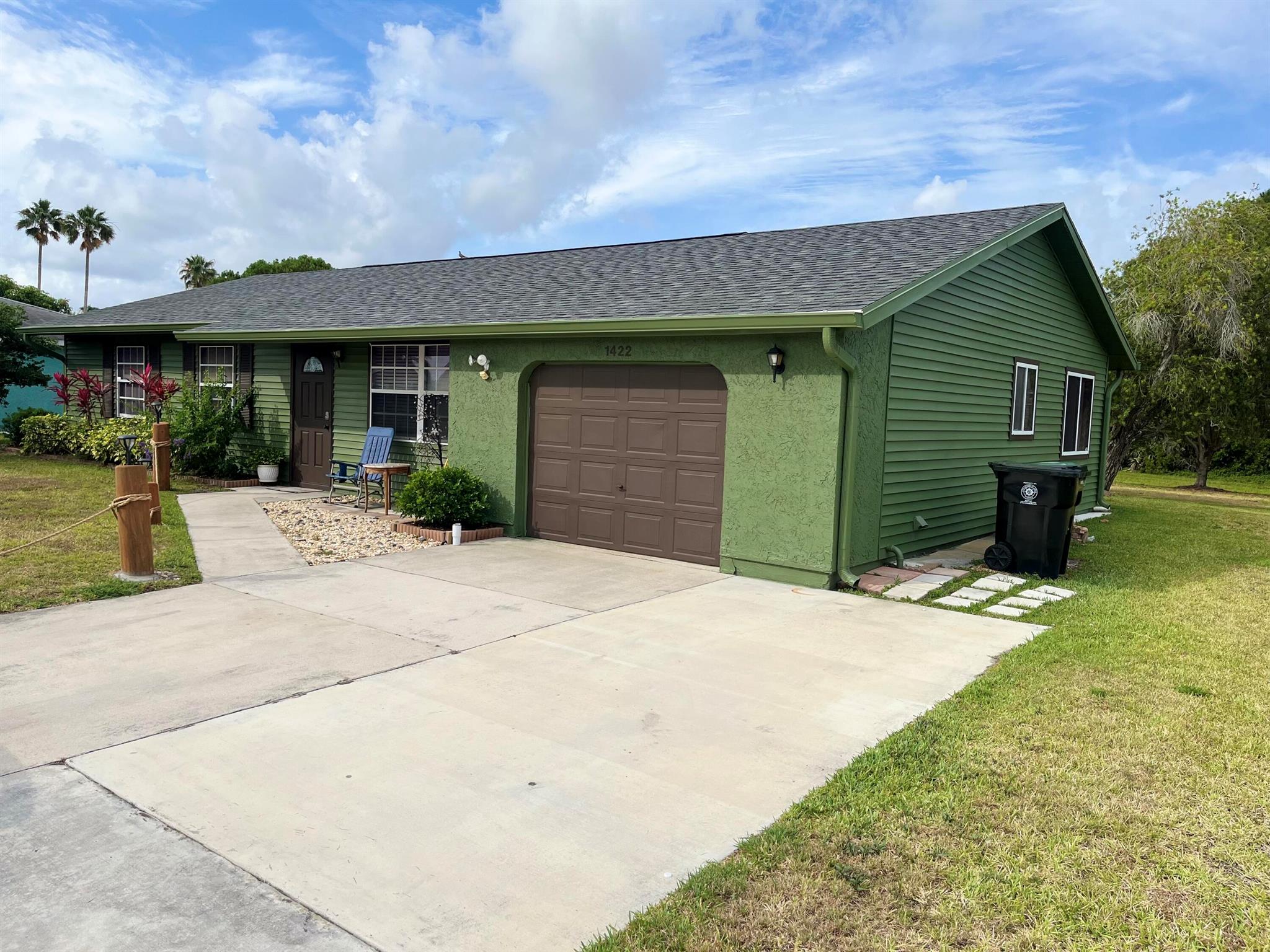 1422 SE Arenson Lane