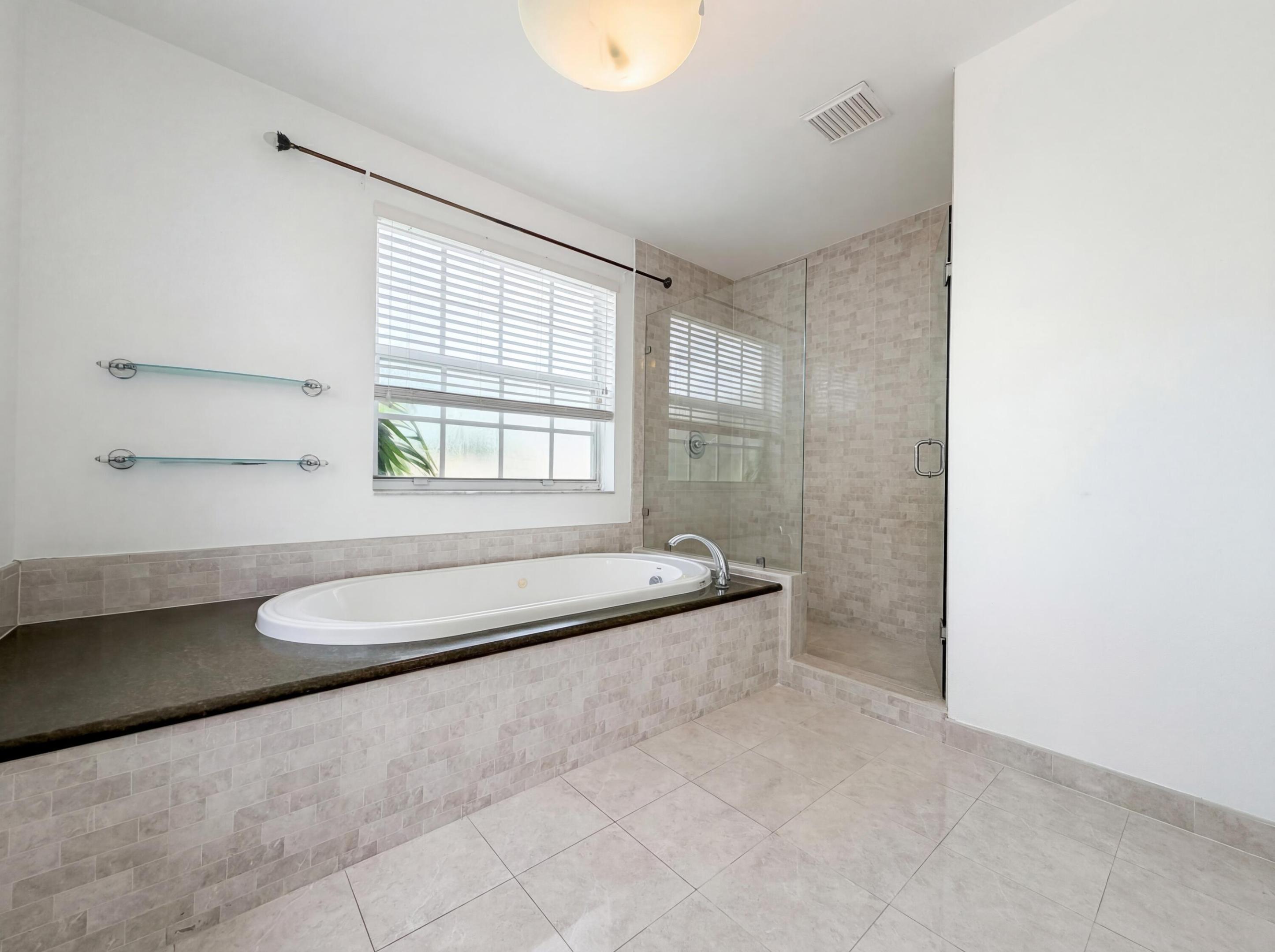 BONAVENTURE 82-43 B - Residential