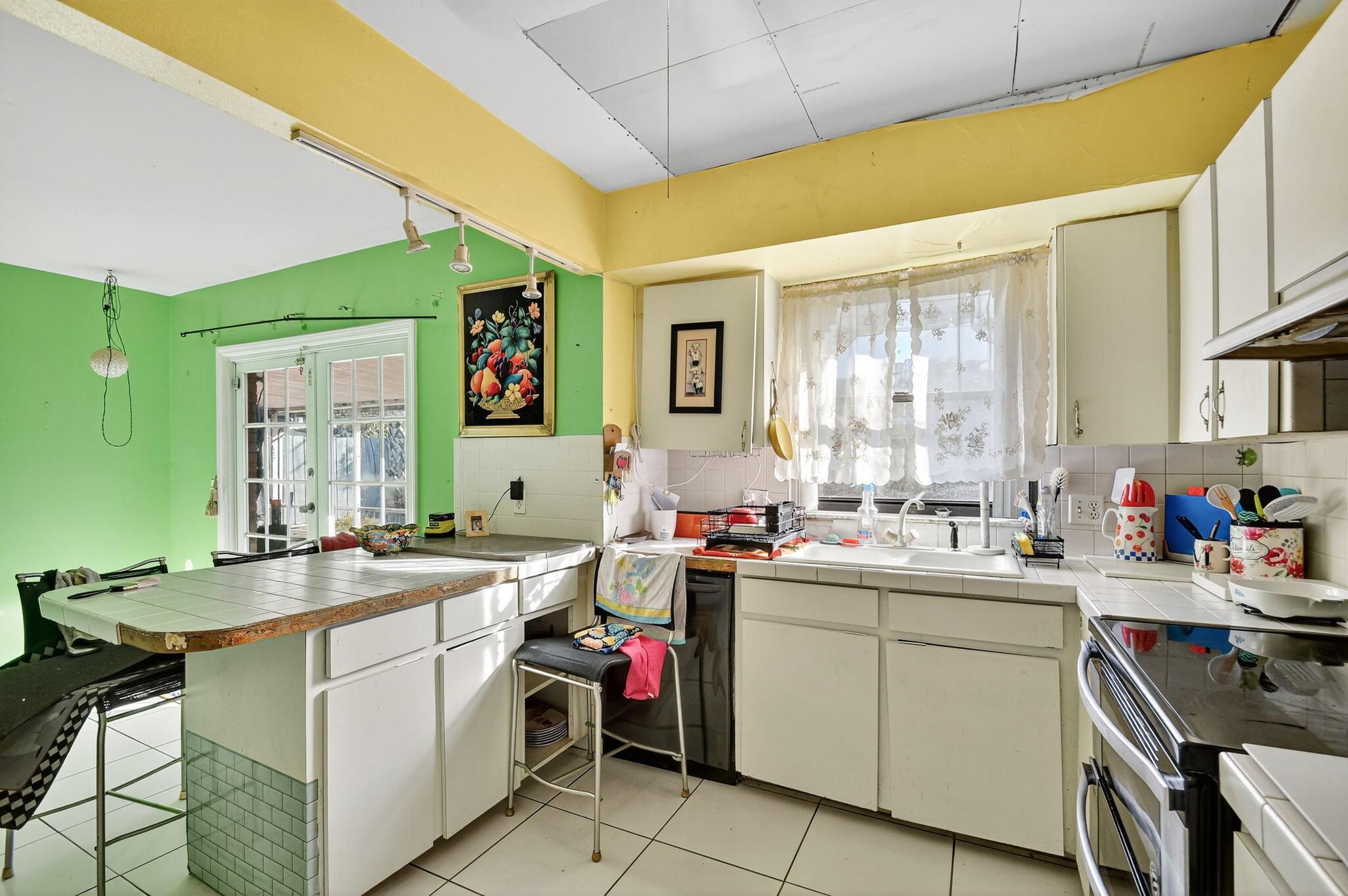 LAKE CLARKE TERR - Residential