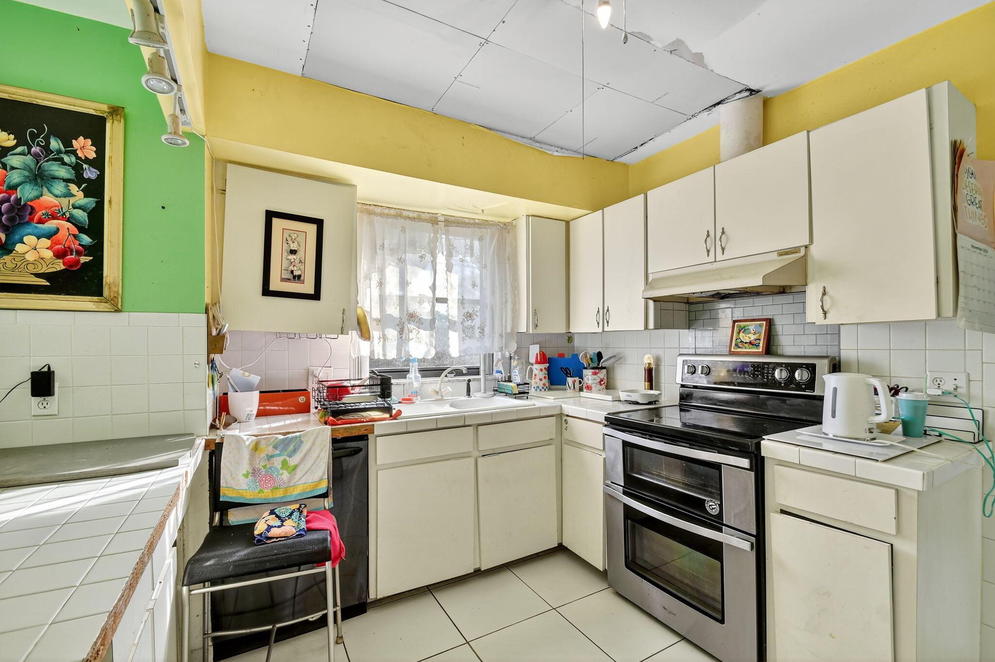 LAKE CLARKE TERR - Residential