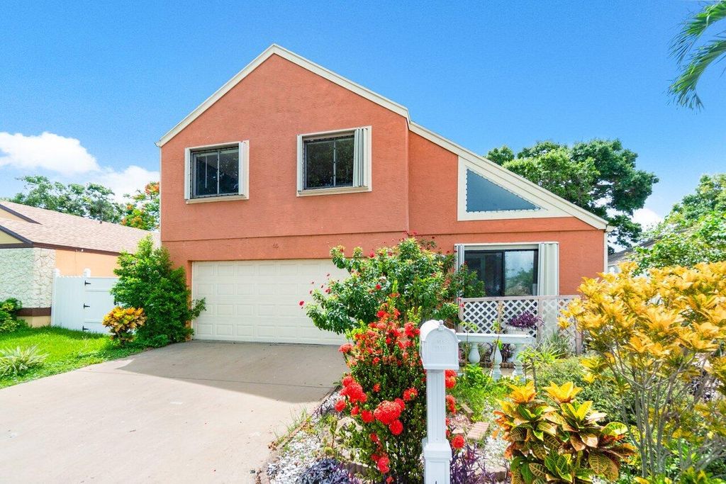 Photo of 65 Buxton Lane, Boynton Beach, FL 33426 (MLS # R11002870)
