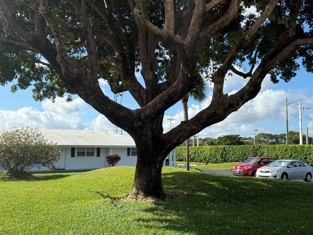 Photo of 300 SW Golfview Terrace #152, Boynton Beach, FL 33426 (MLS # R11146537)