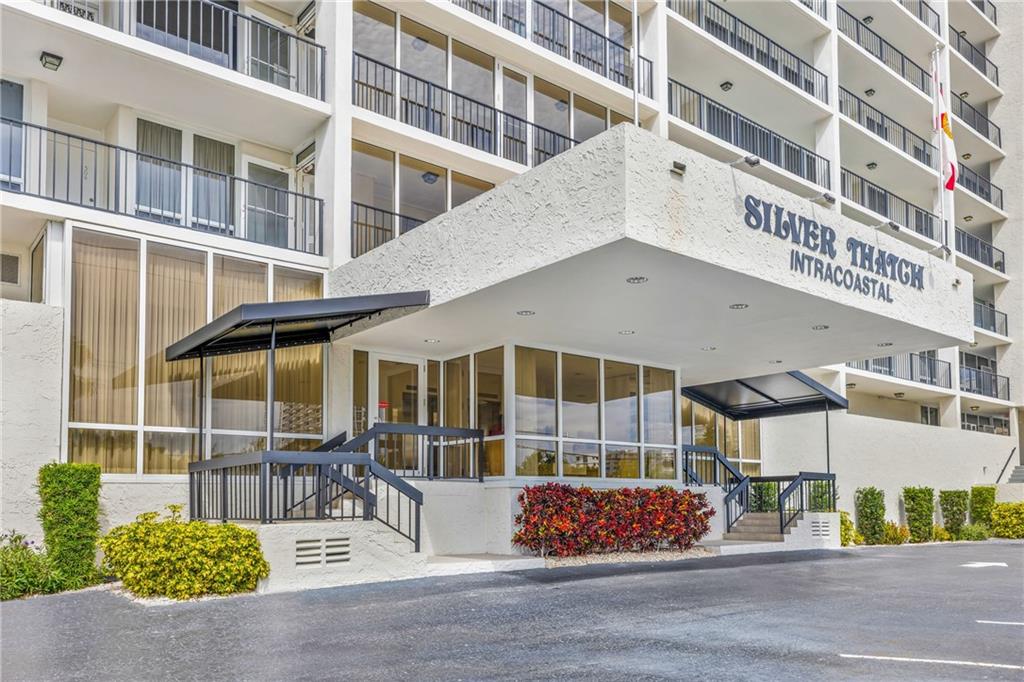 Silver Thatch Intracoasta - Residential