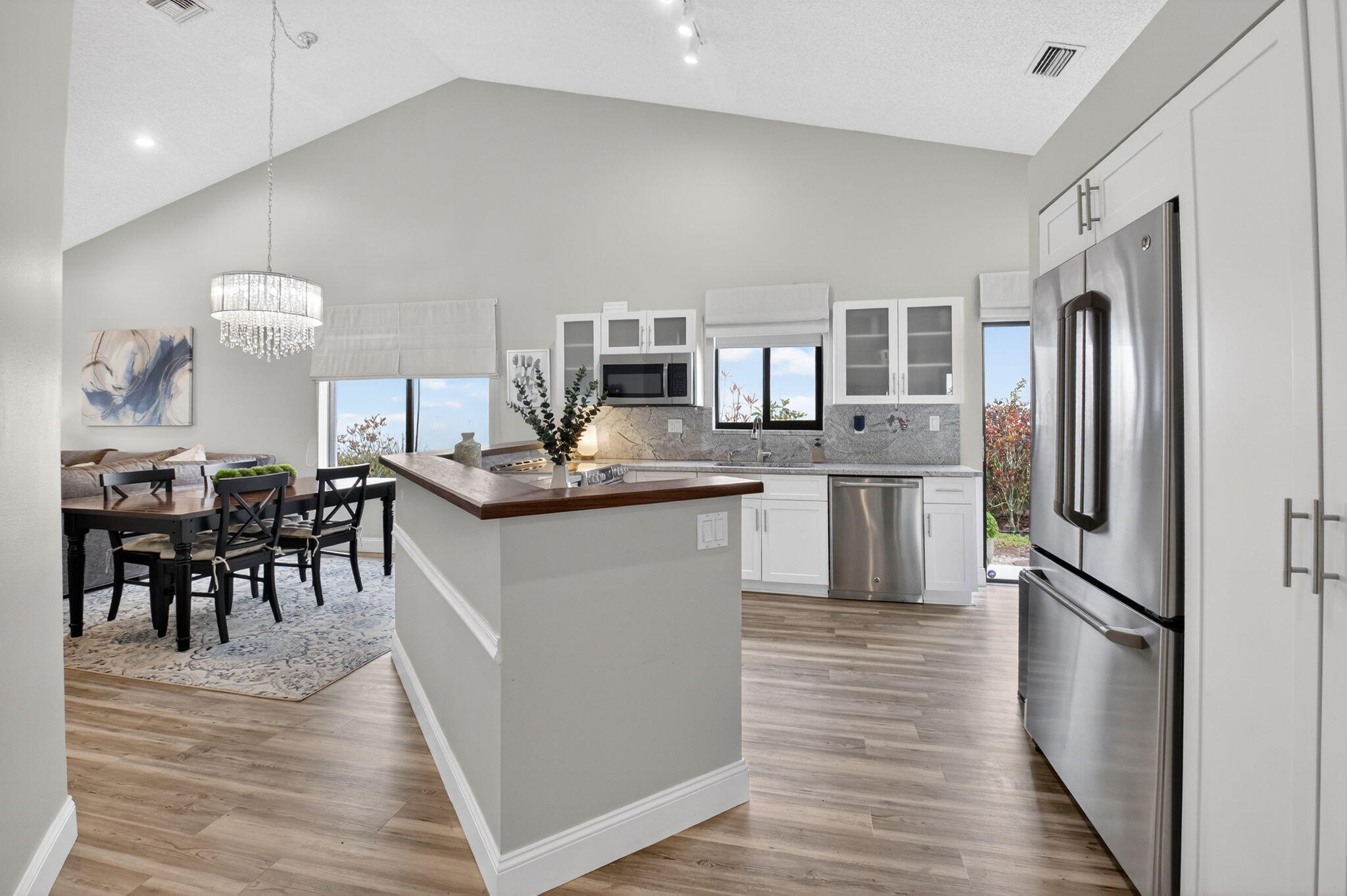 5536 Fox Hollow Dr Drive