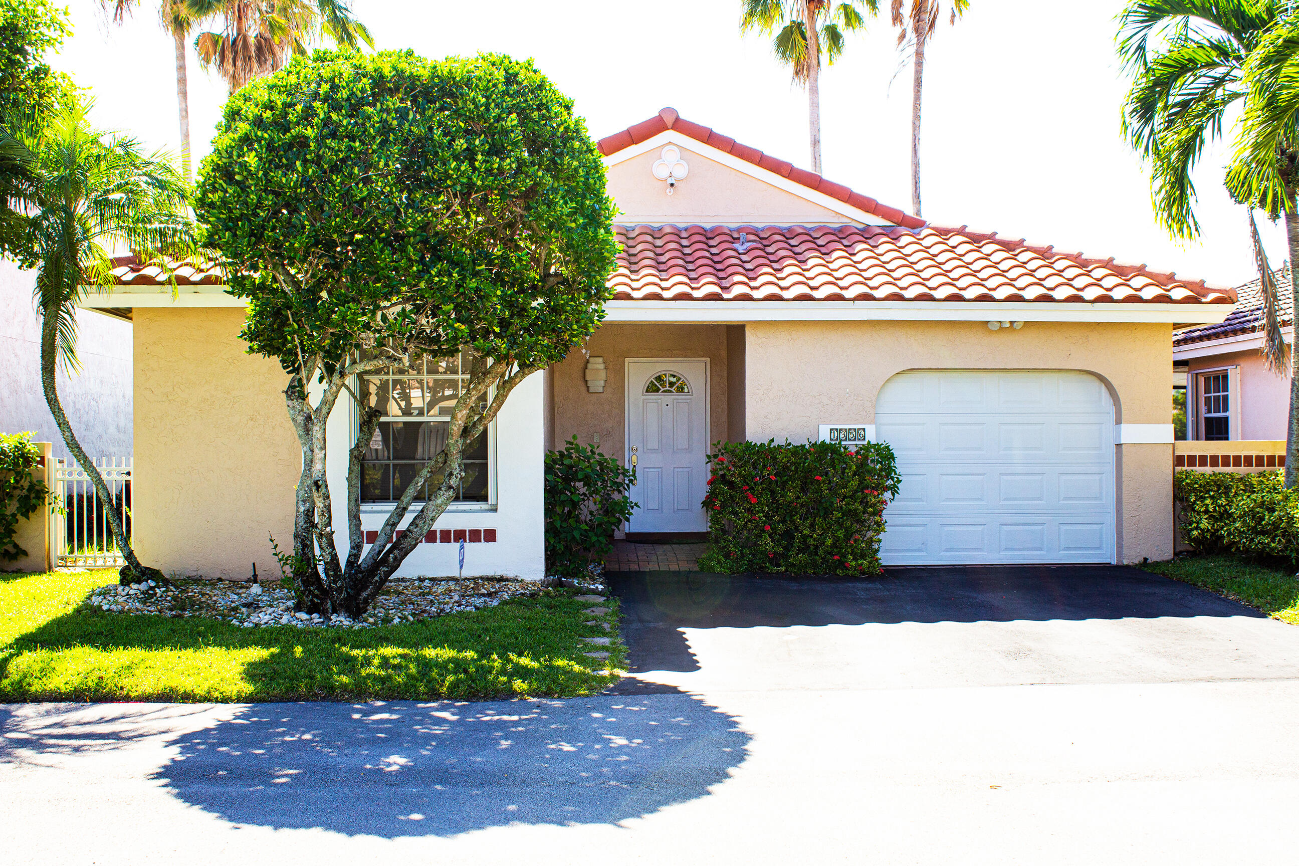 COUNTRY ISLES GARDEN HOMES - Residential Lease