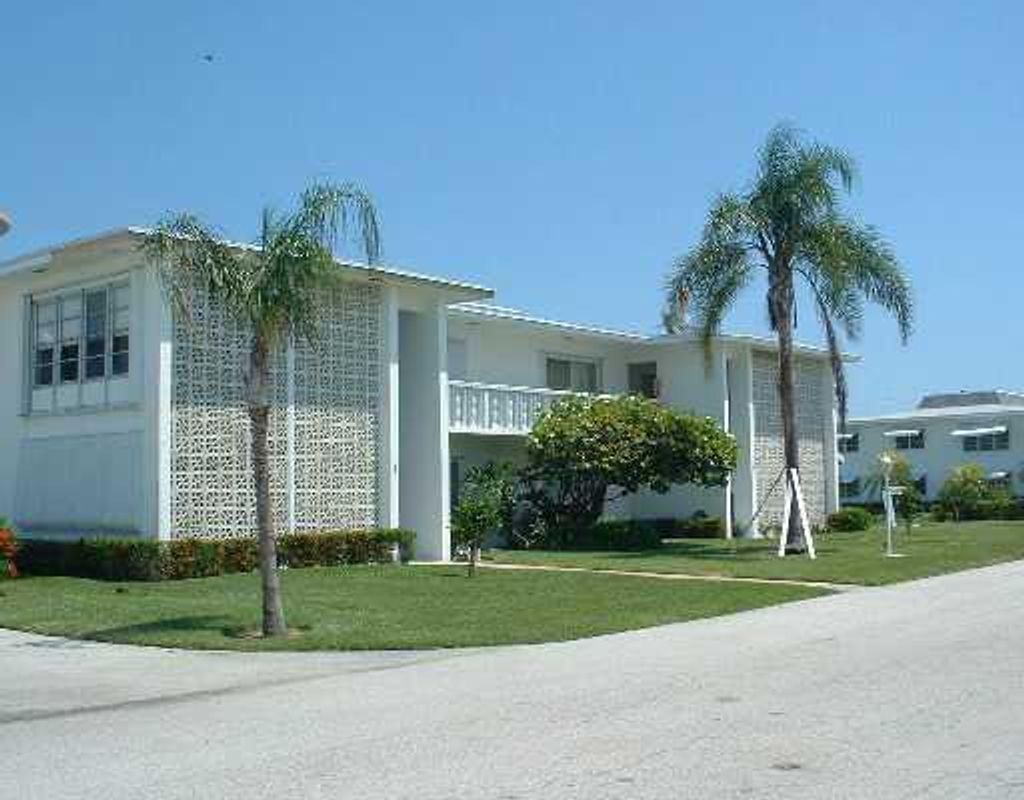 Photo of 95 N North Boulevard #2-C, Boynton Beach, FL 33435 (MLS # R10967447)