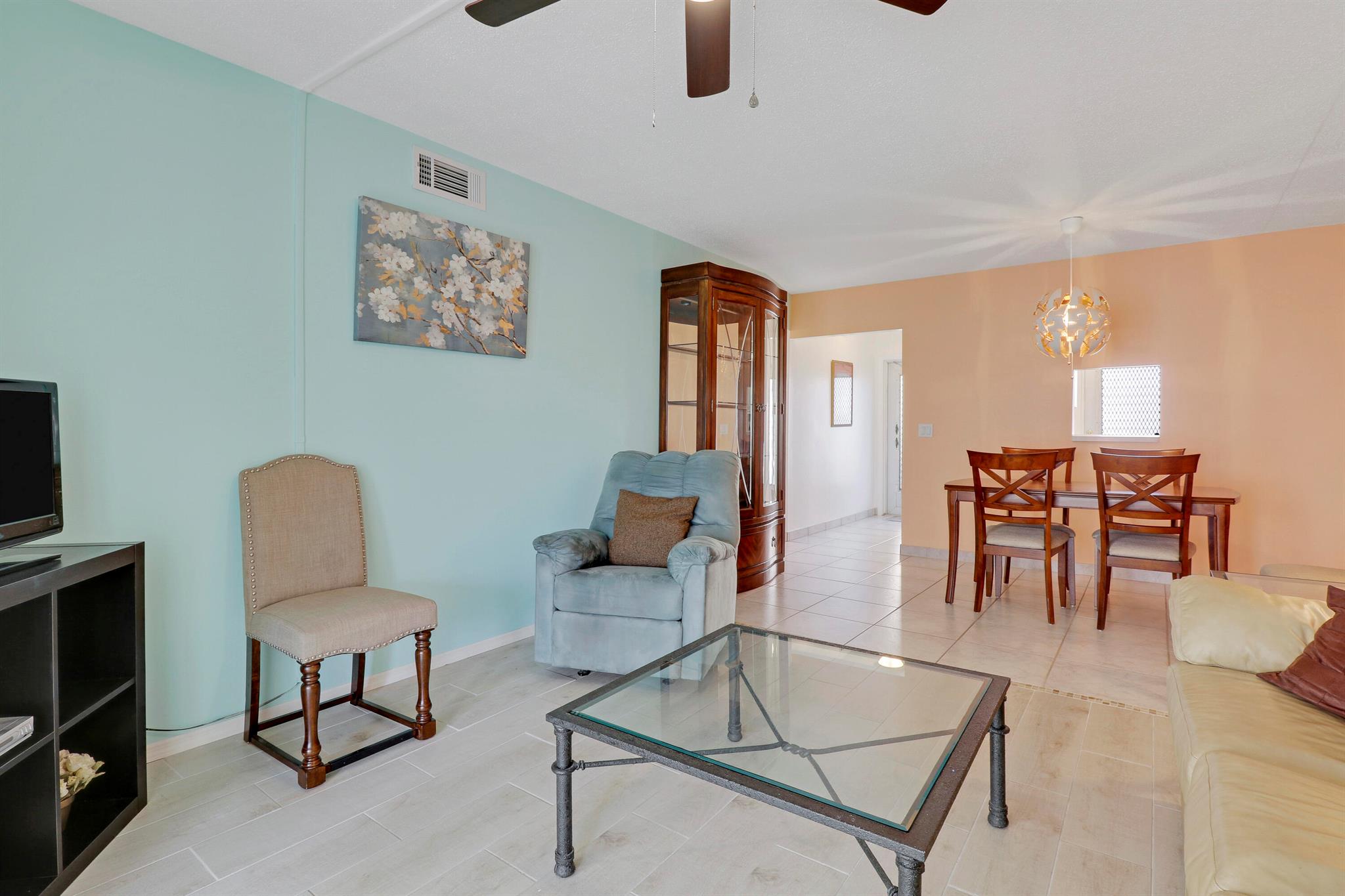 VILLAGE ROYALE CONDO 1 - Residential