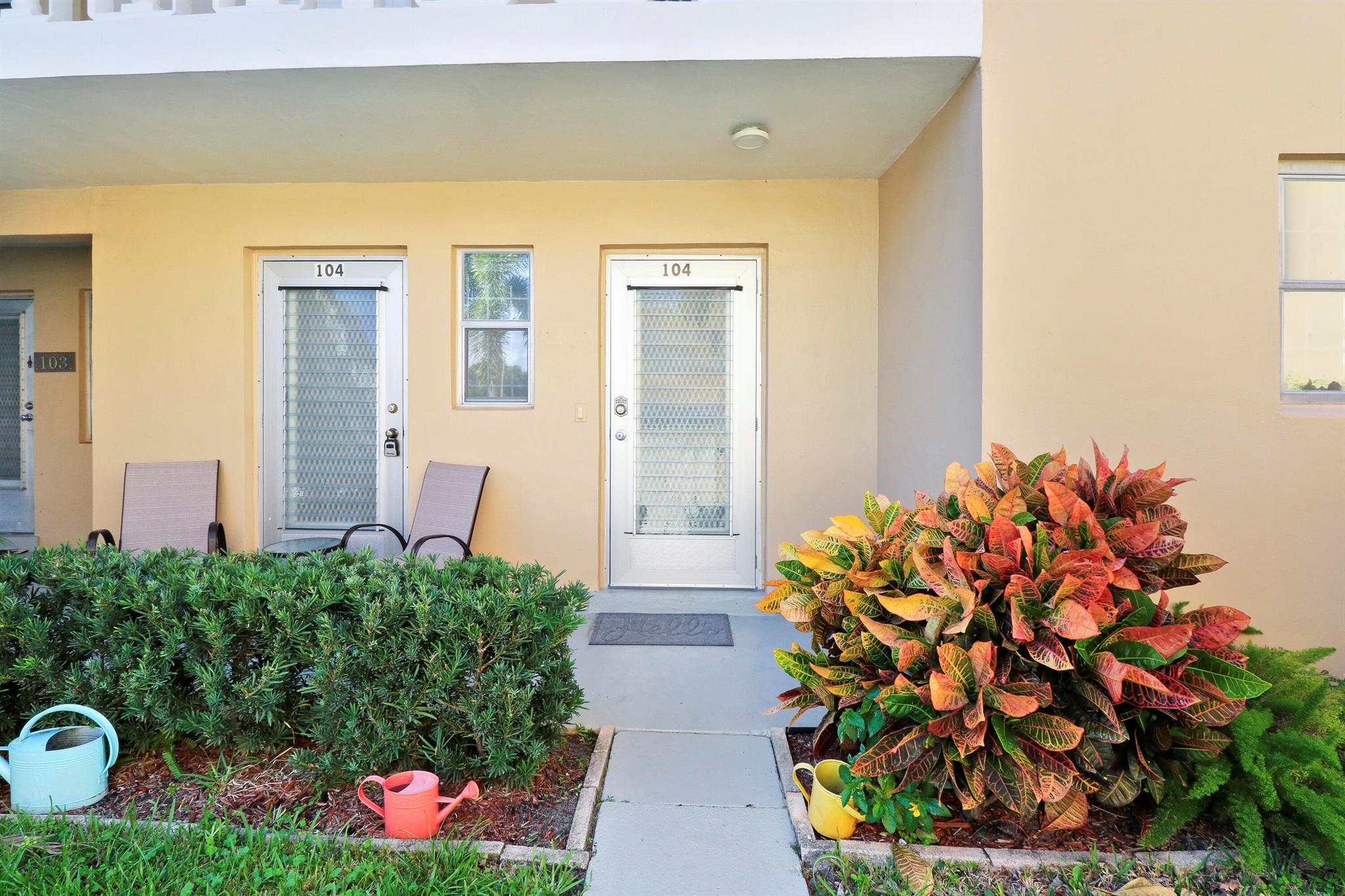 VILLAGE ROYALE CONDO 1 - Residential