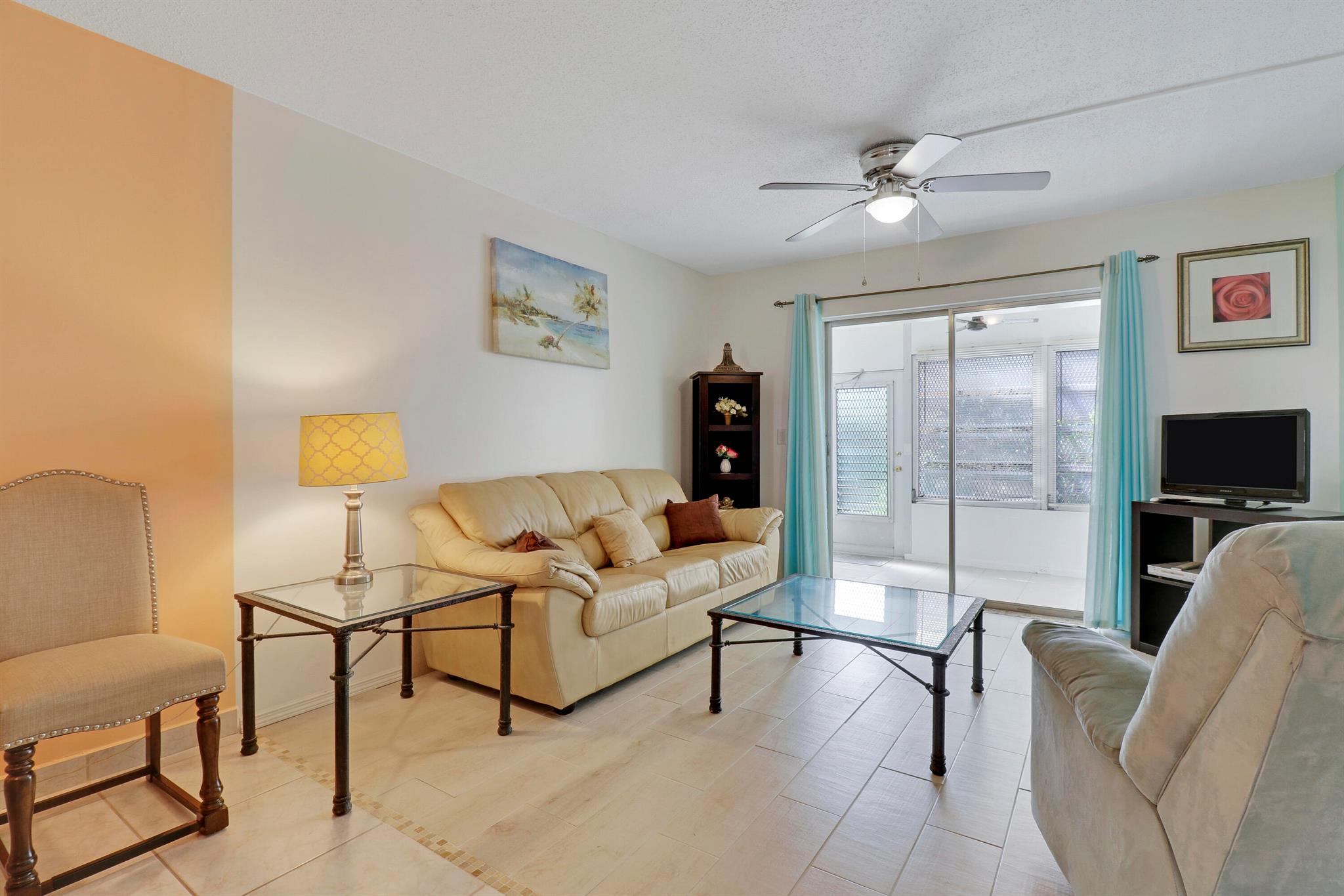 VILLAGE ROYALE CONDO 1 - Residential