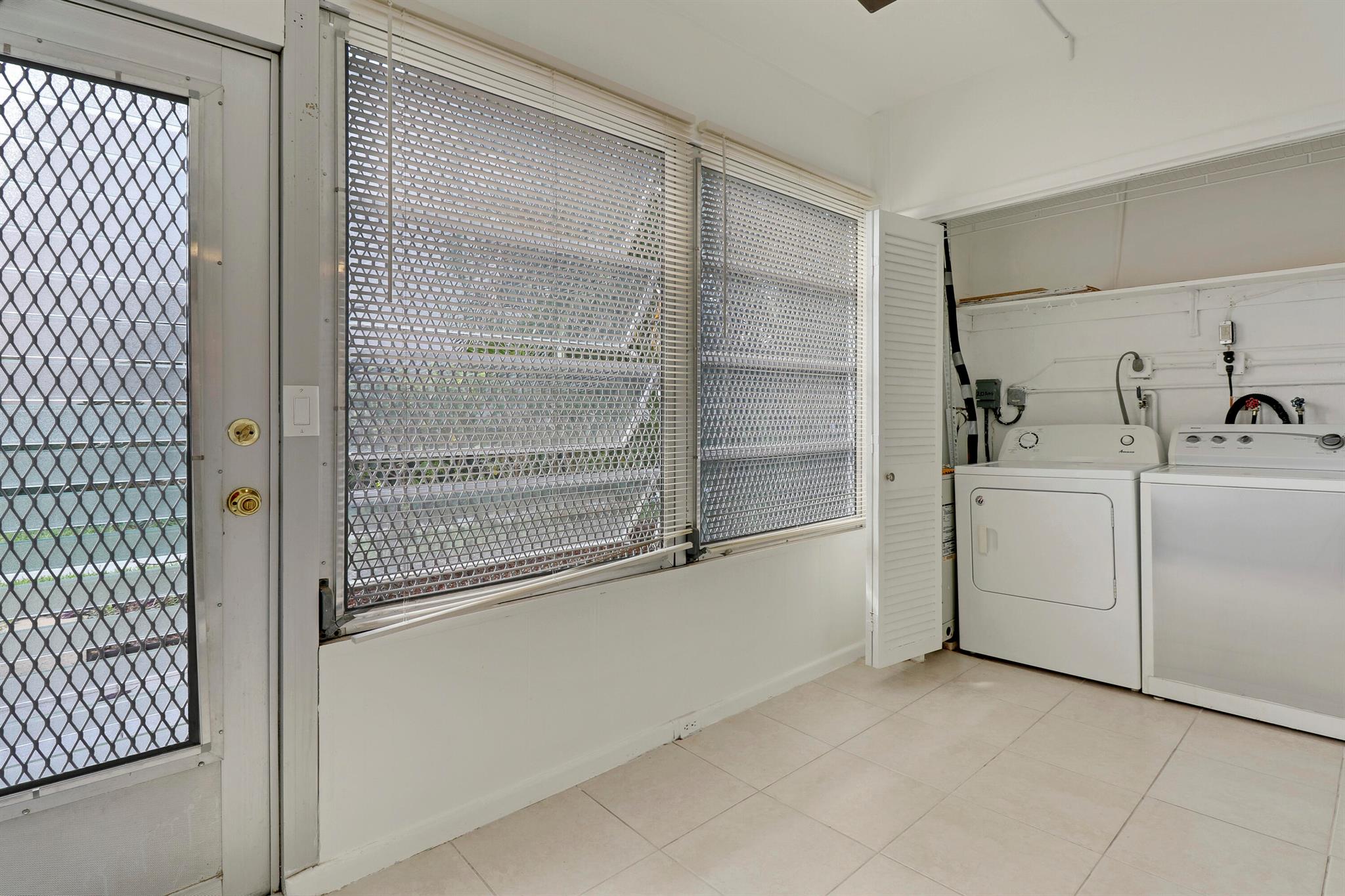 VILLAGE ROYALE CONDO 1 - Residential