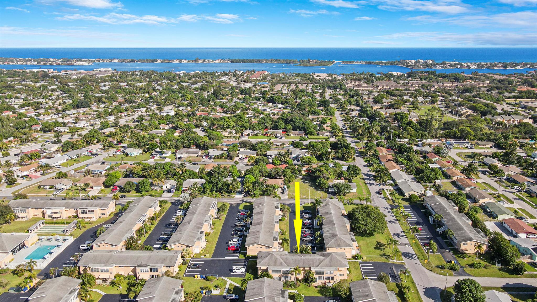 VILLAGE ROYALE CONDO 1 - Residential