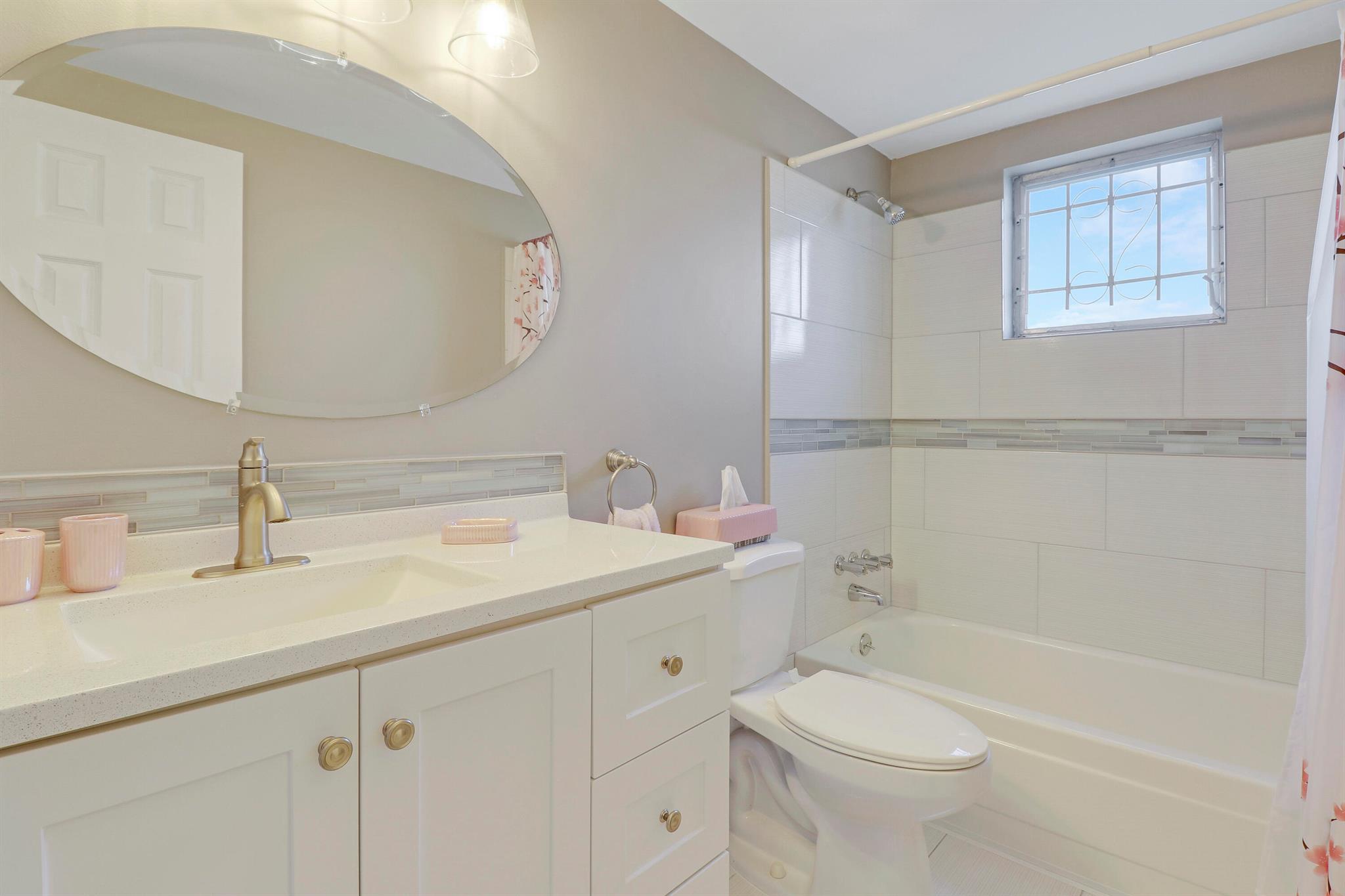 VILLAGE ROYALE CONDO 1 - Residential