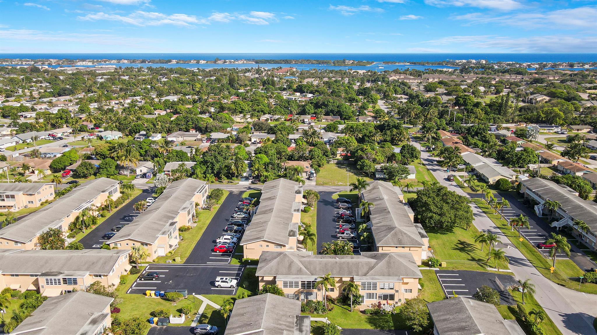 VILLAGE ROYALE CONDO 1 - Residential