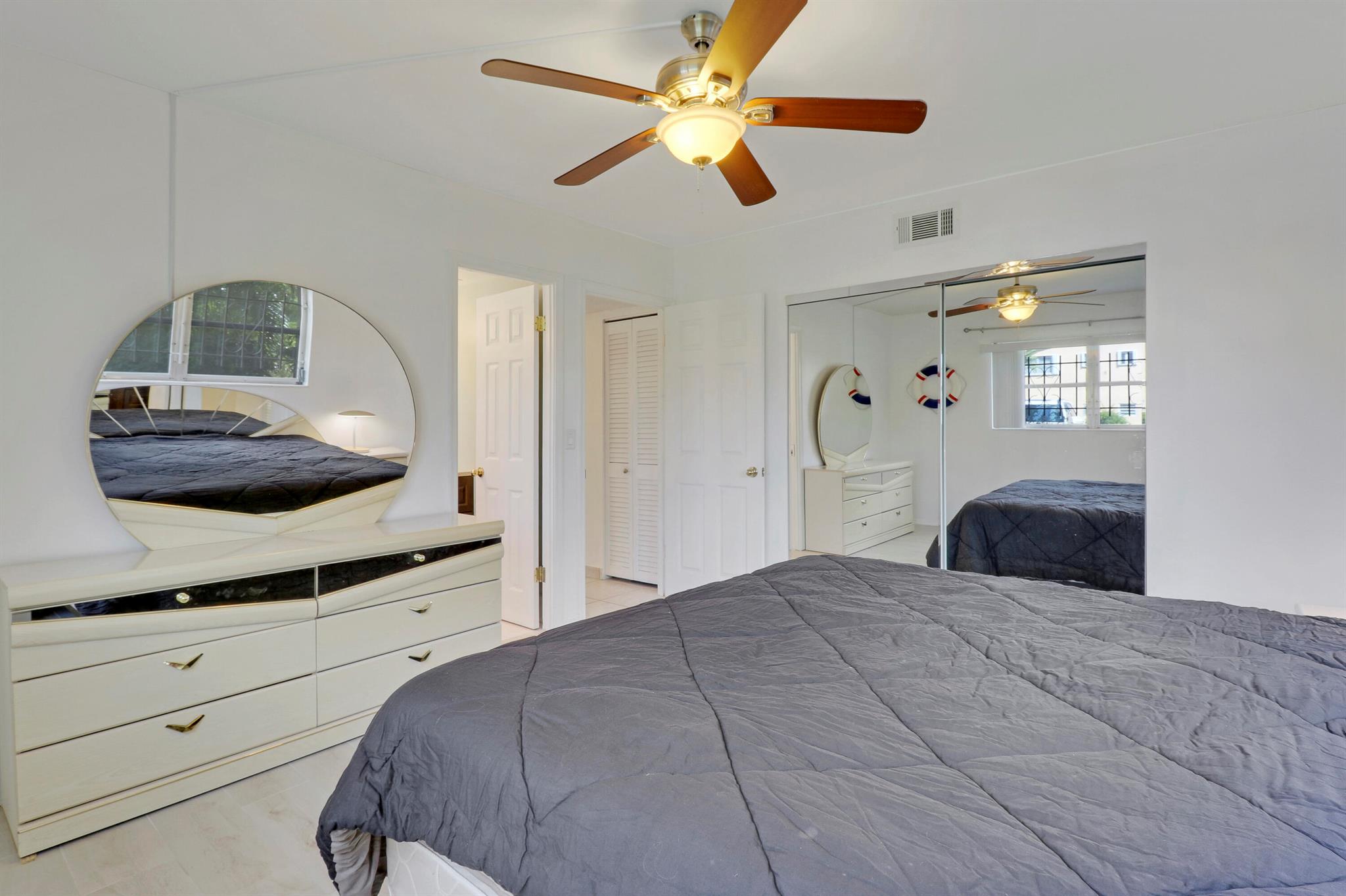 VILLAGE ROYALE CONDO 1 - Residential