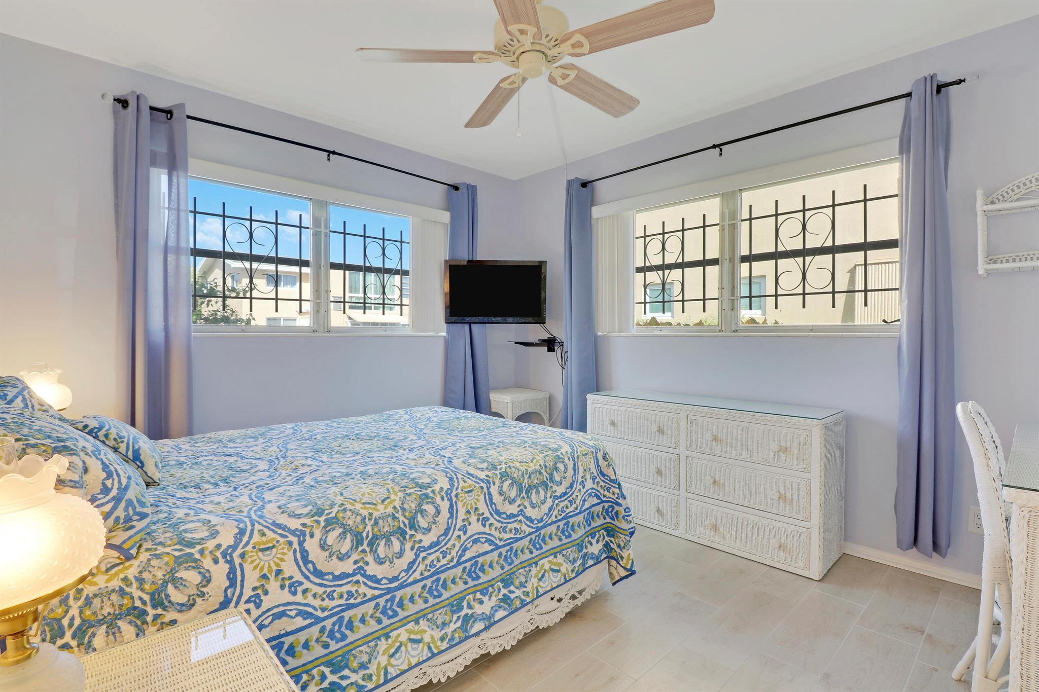 VILLAGE ROYALE CONDO 1 - Residential