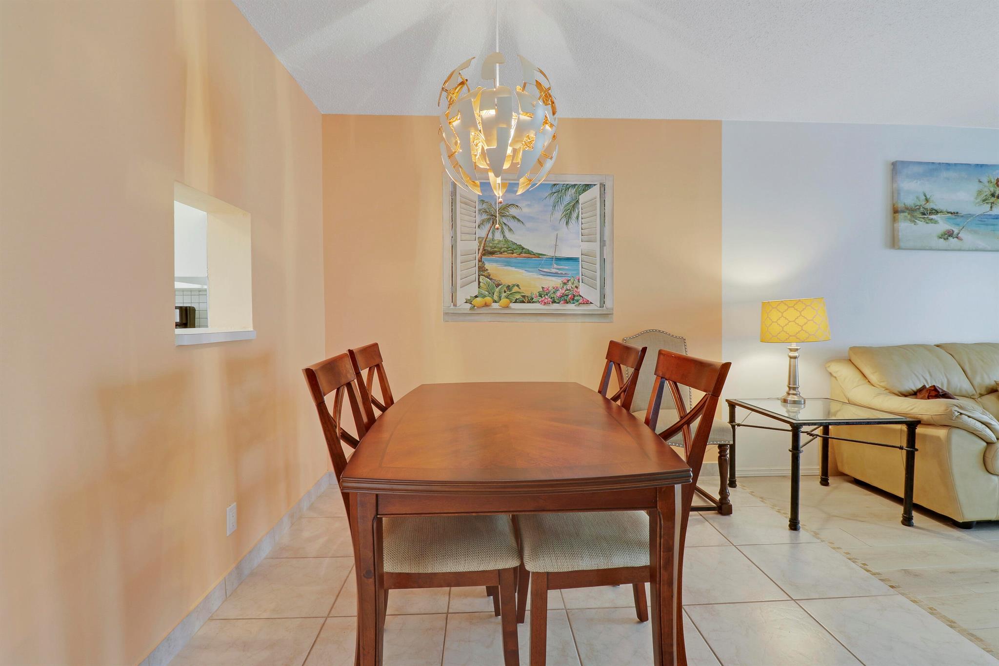 VILLAGE ROYALE CONDO 1 - Residential