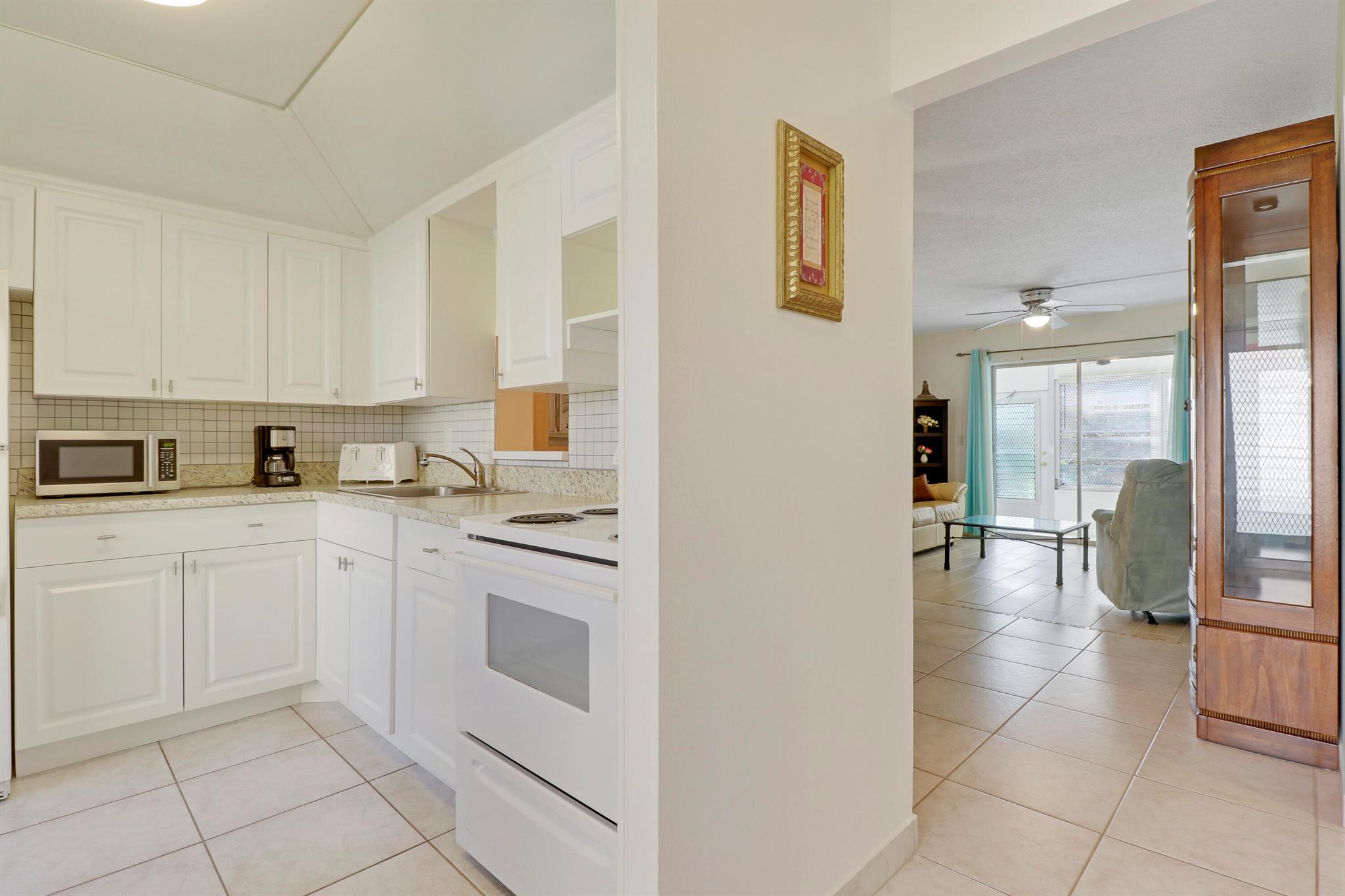 VILLAGE ROYALE CONDO 1 - Residential