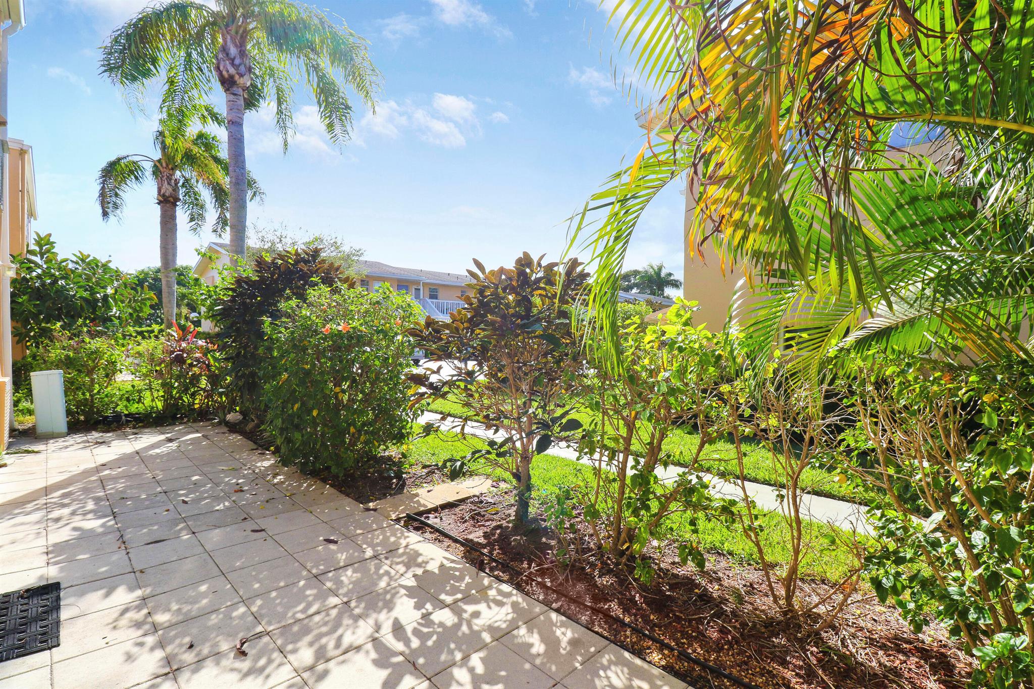 VILLAGE ROYALE CONDO 1 - Residential