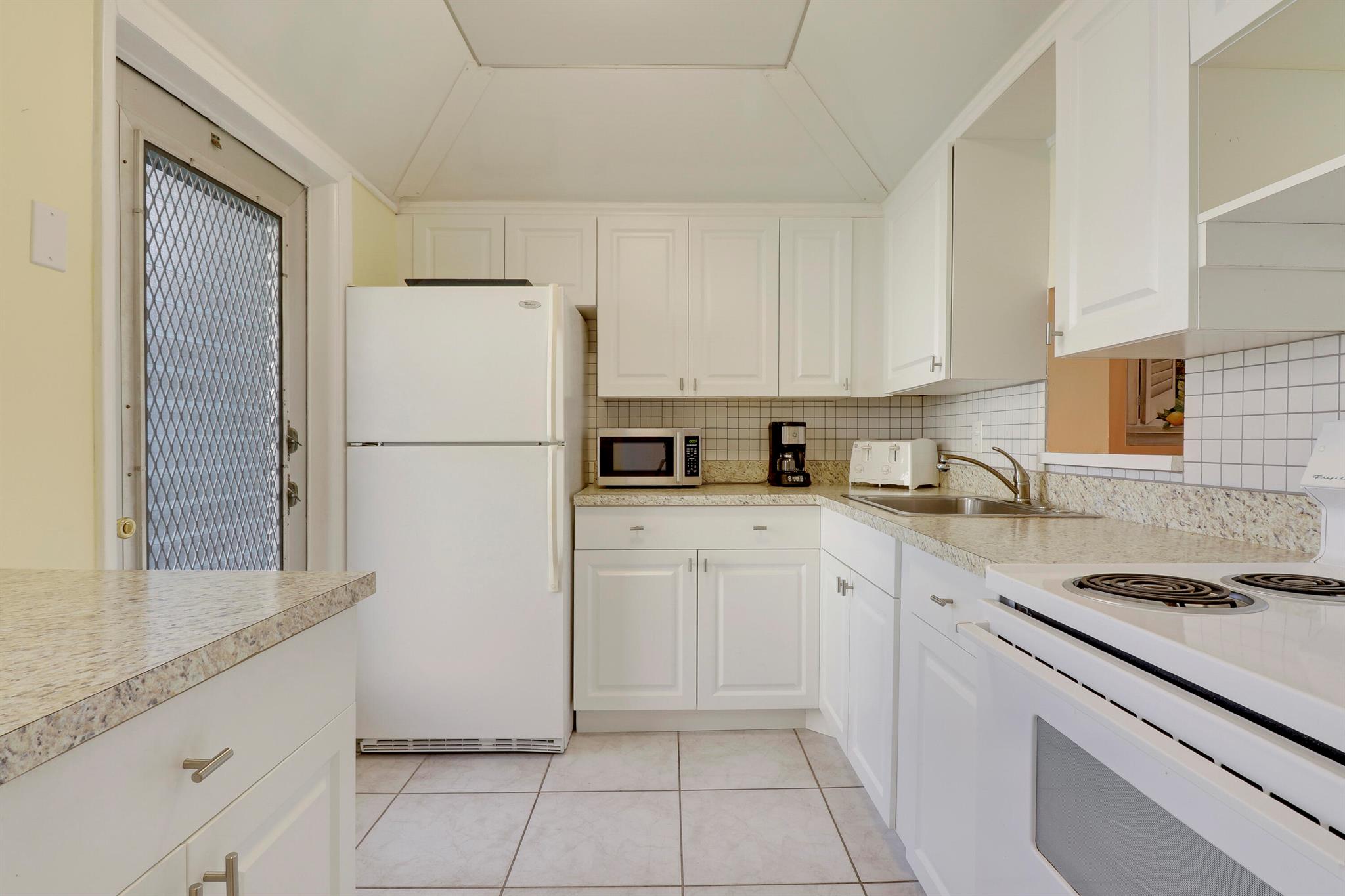 VILLAGE ROYALE CONDO 1 - Residential