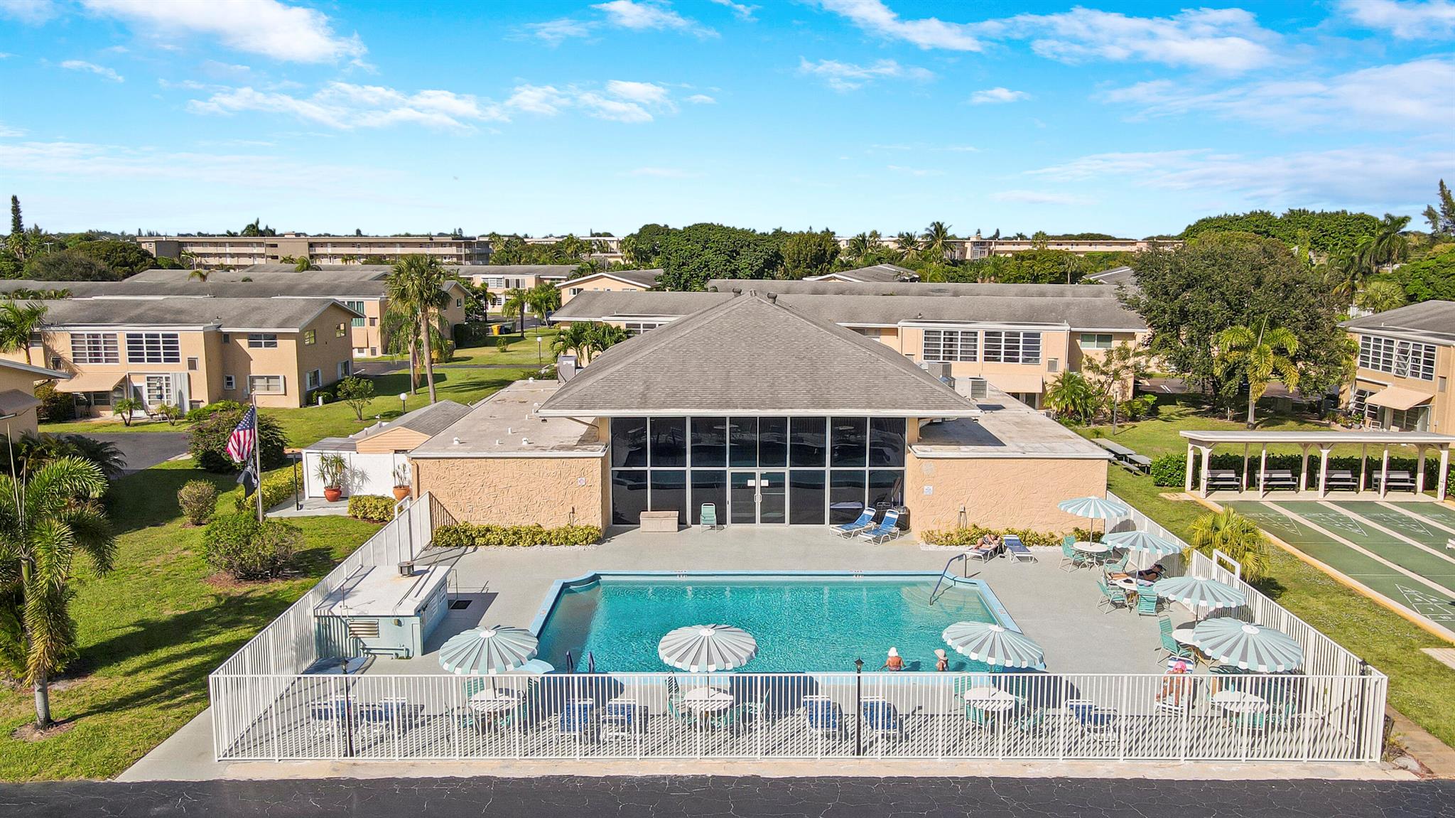 VILLAGE ROYALE CONDO 1 - Residential