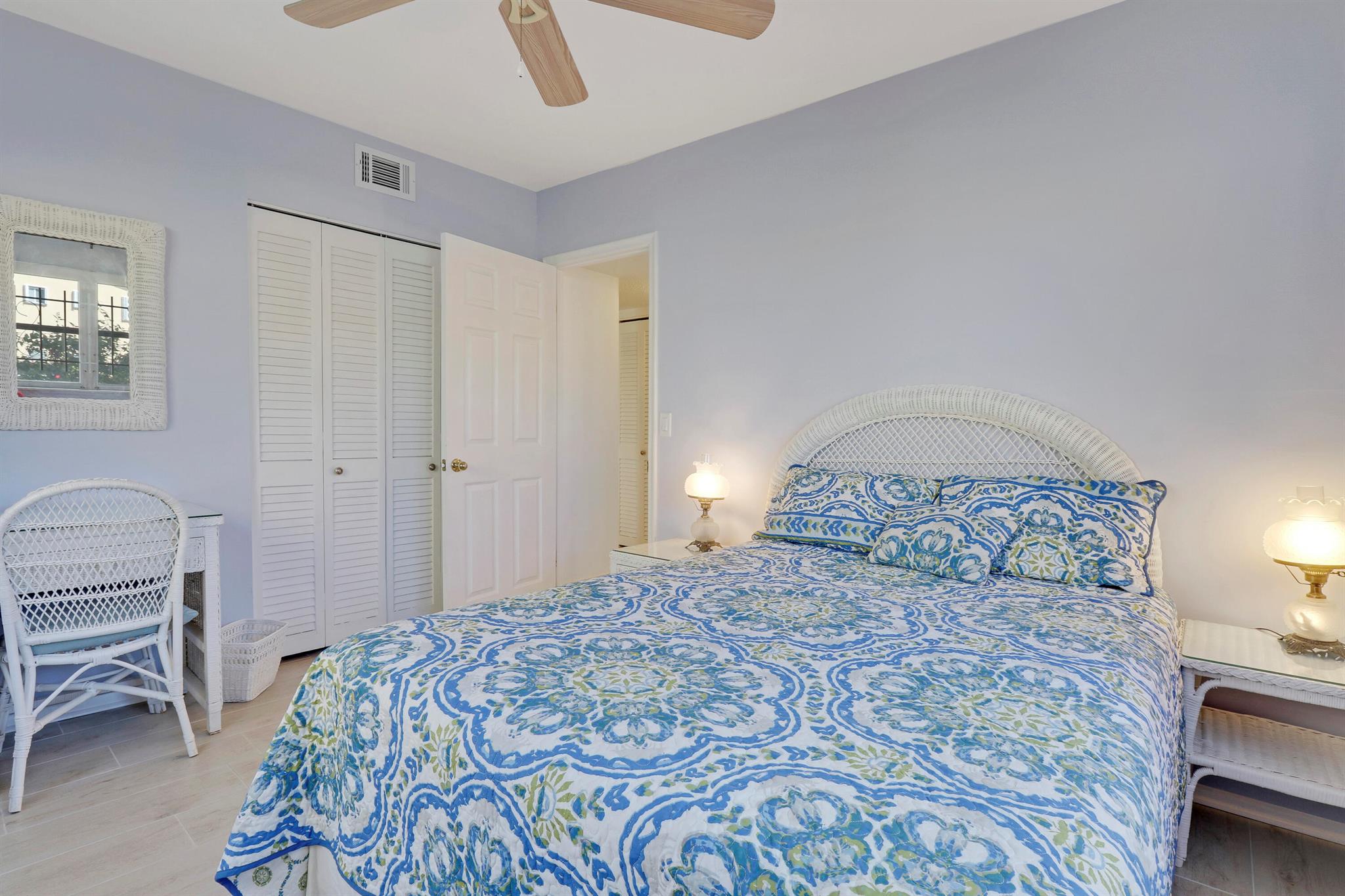 VILLAGE ROYALE CONDO 1 - Residential