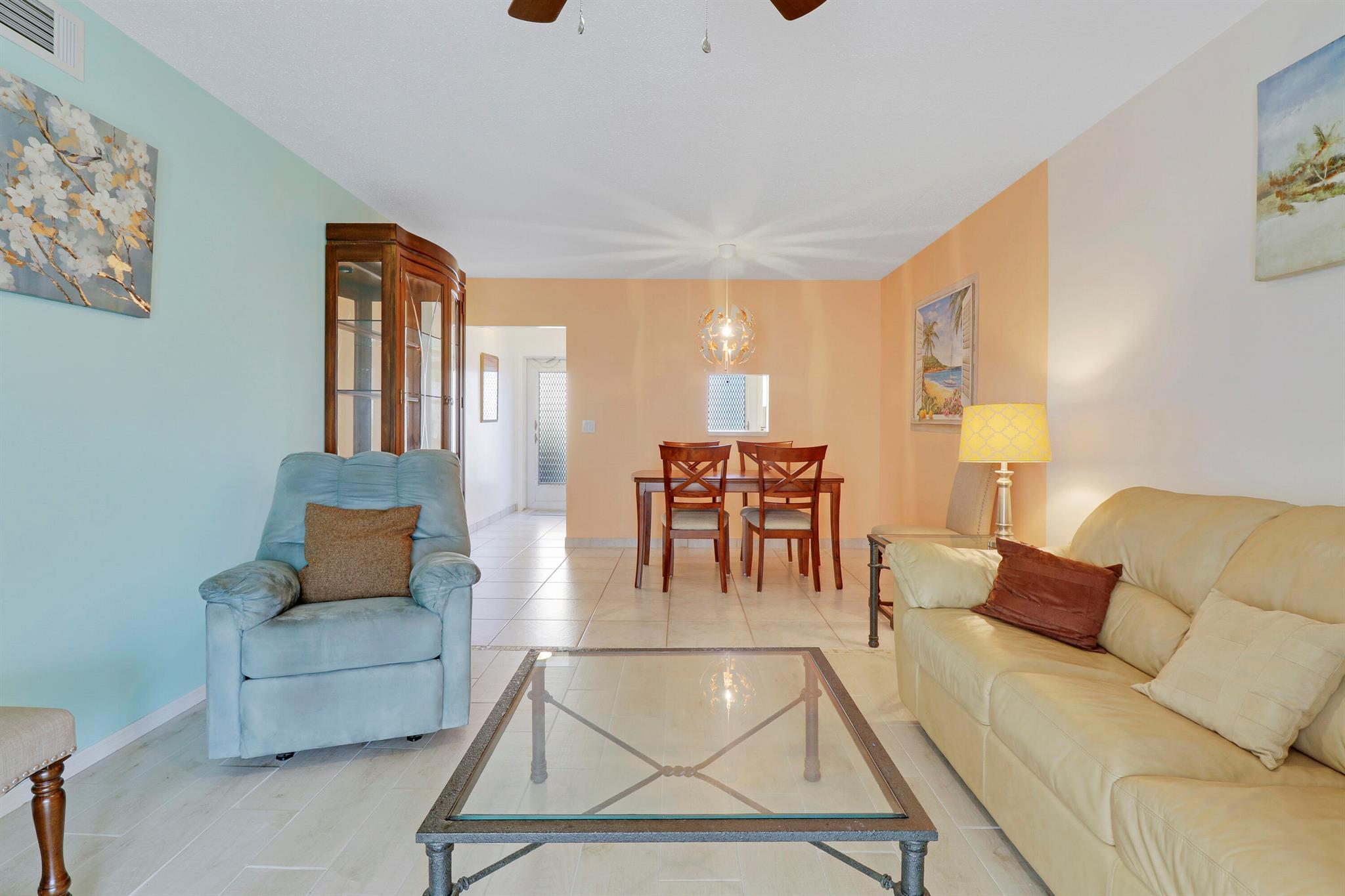 VILLAGE ROYALE CONDO 1 - Residential