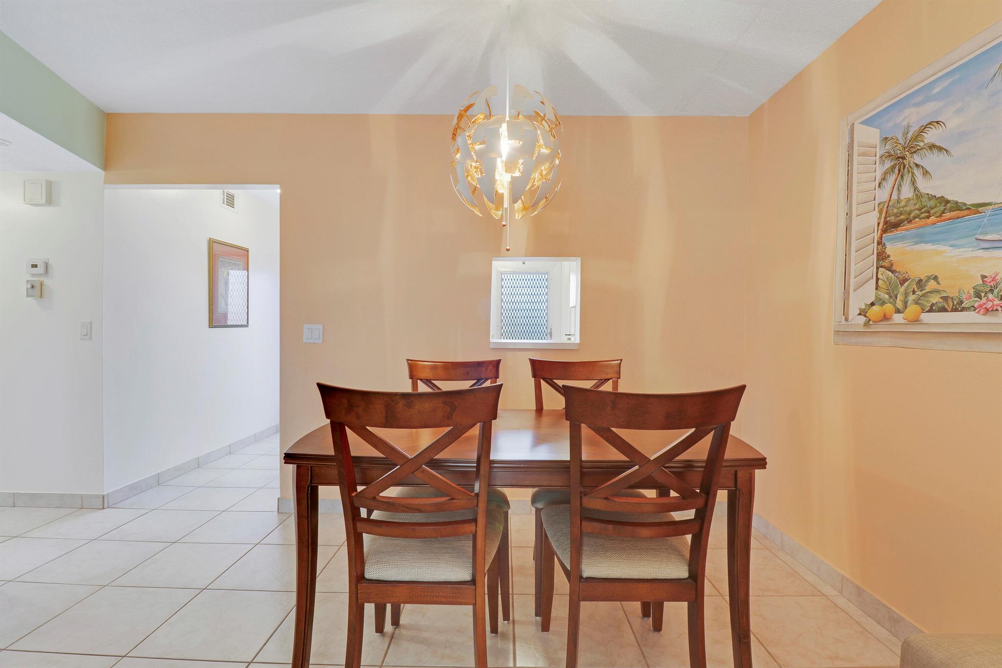 VILLAGE ROYALE CONDO 1 - Residential