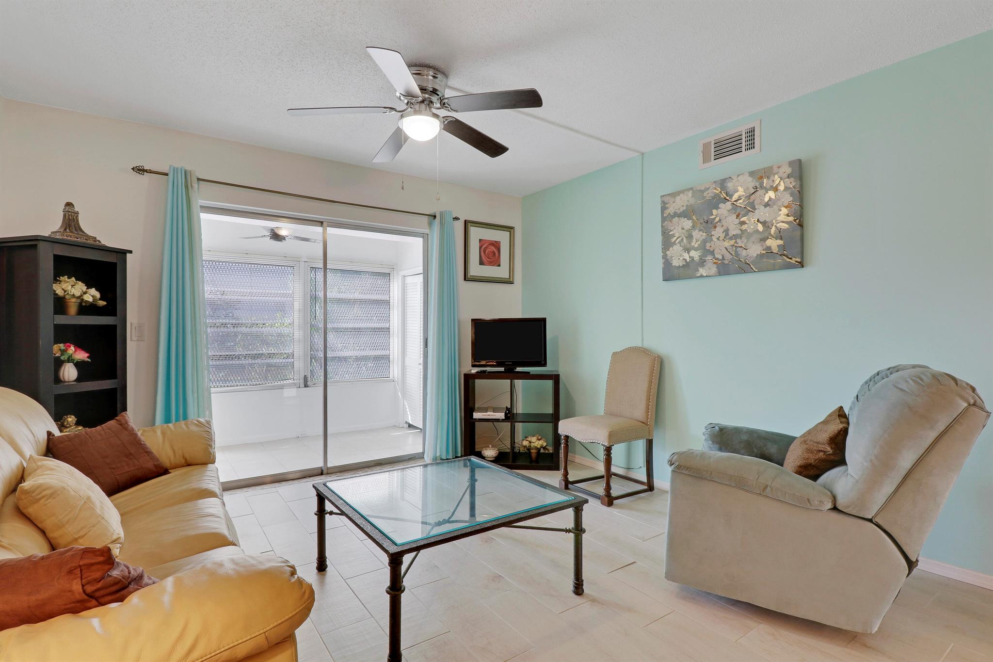 VILLAGE ROYALE CONDO 1 - Residential